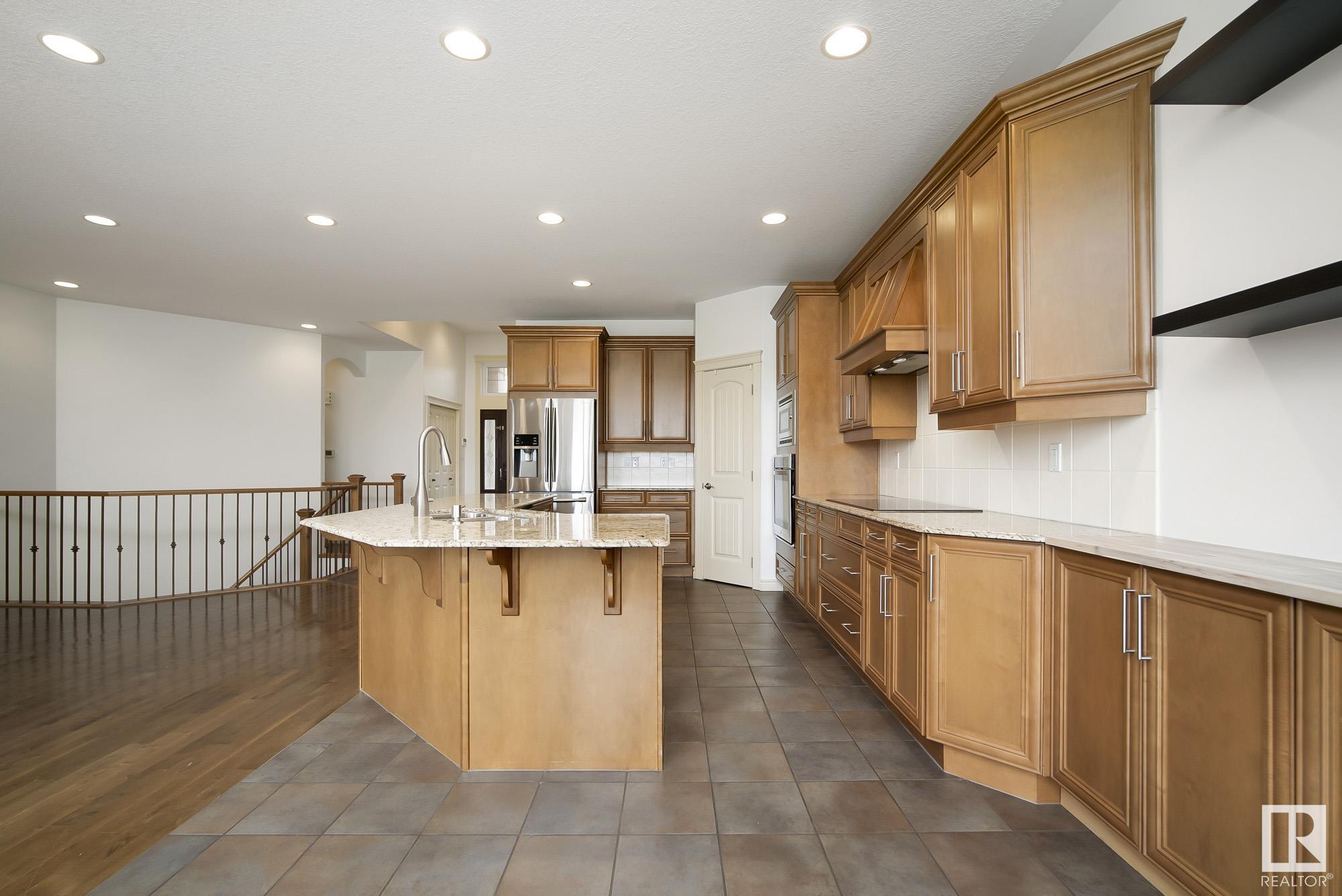 54 KINGSDALE Crescent