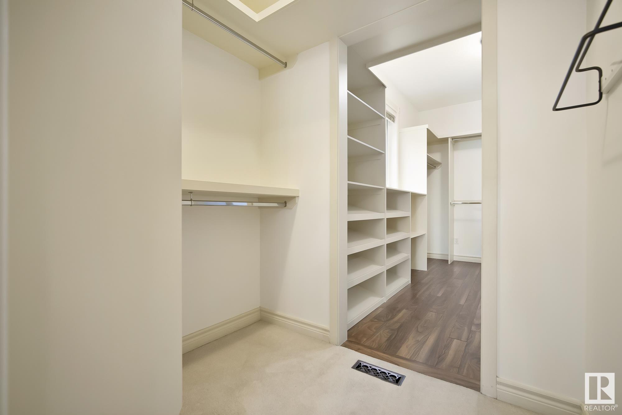 54 KINGSDALE Crescent
