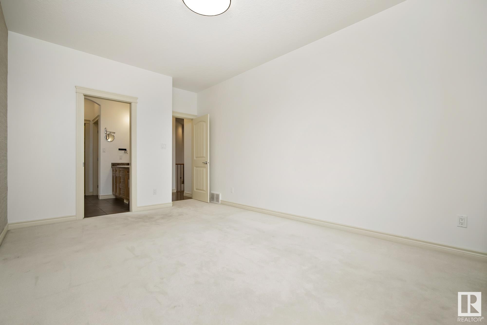 54 KINGSDALE Crescent