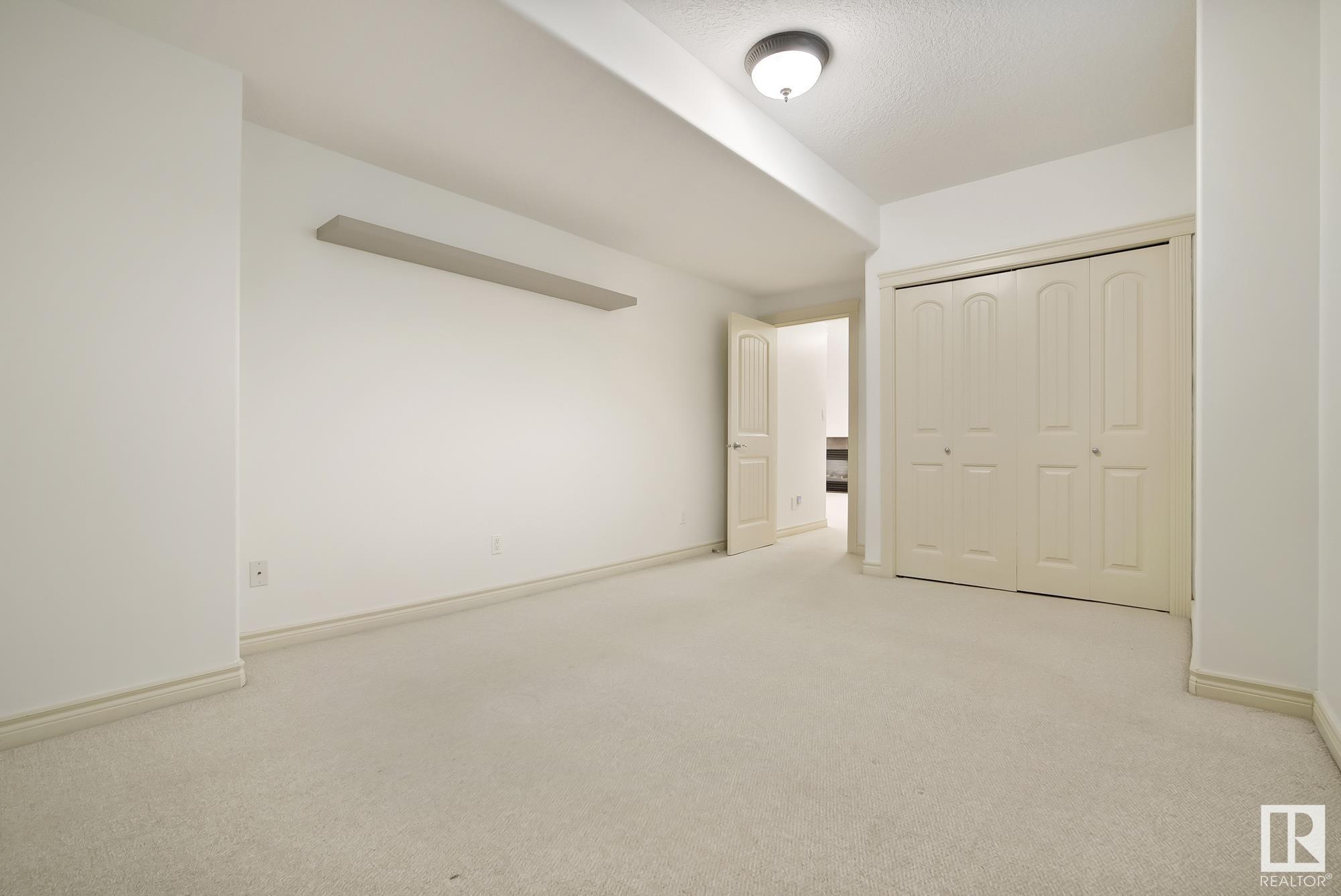 54 KINGSDALE Crescent
