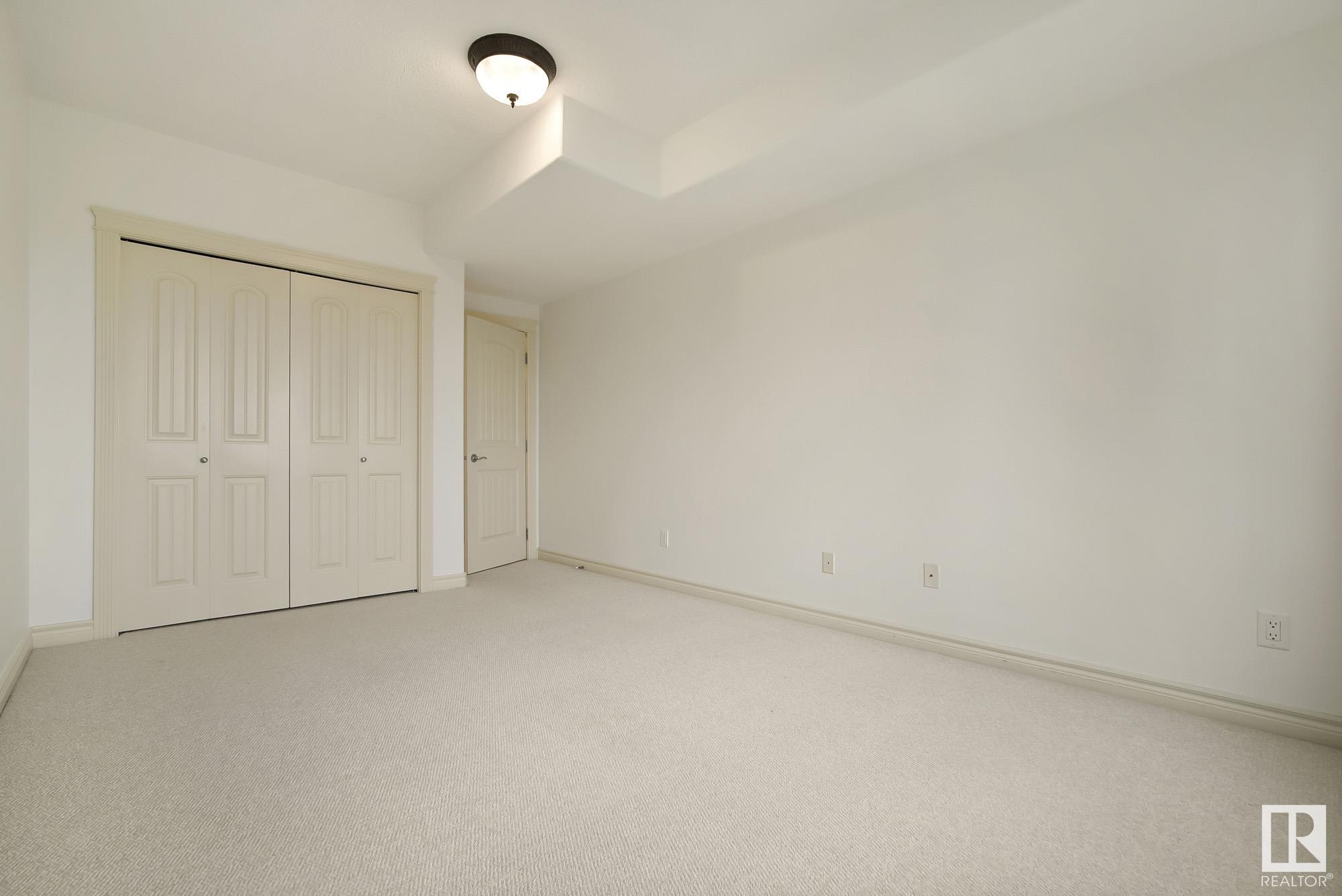 54 KINGSDALE Crescent
