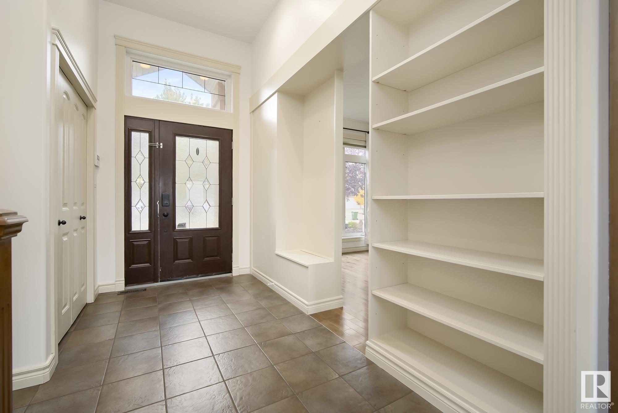 54 KINGSDALE Crescent