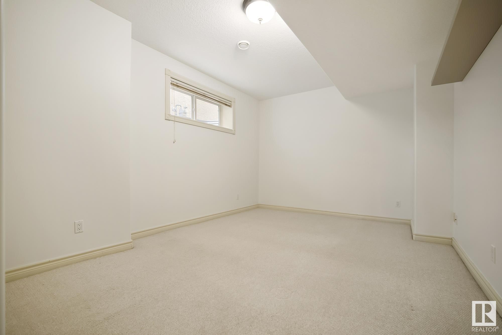54 KINGSDALE Crescent