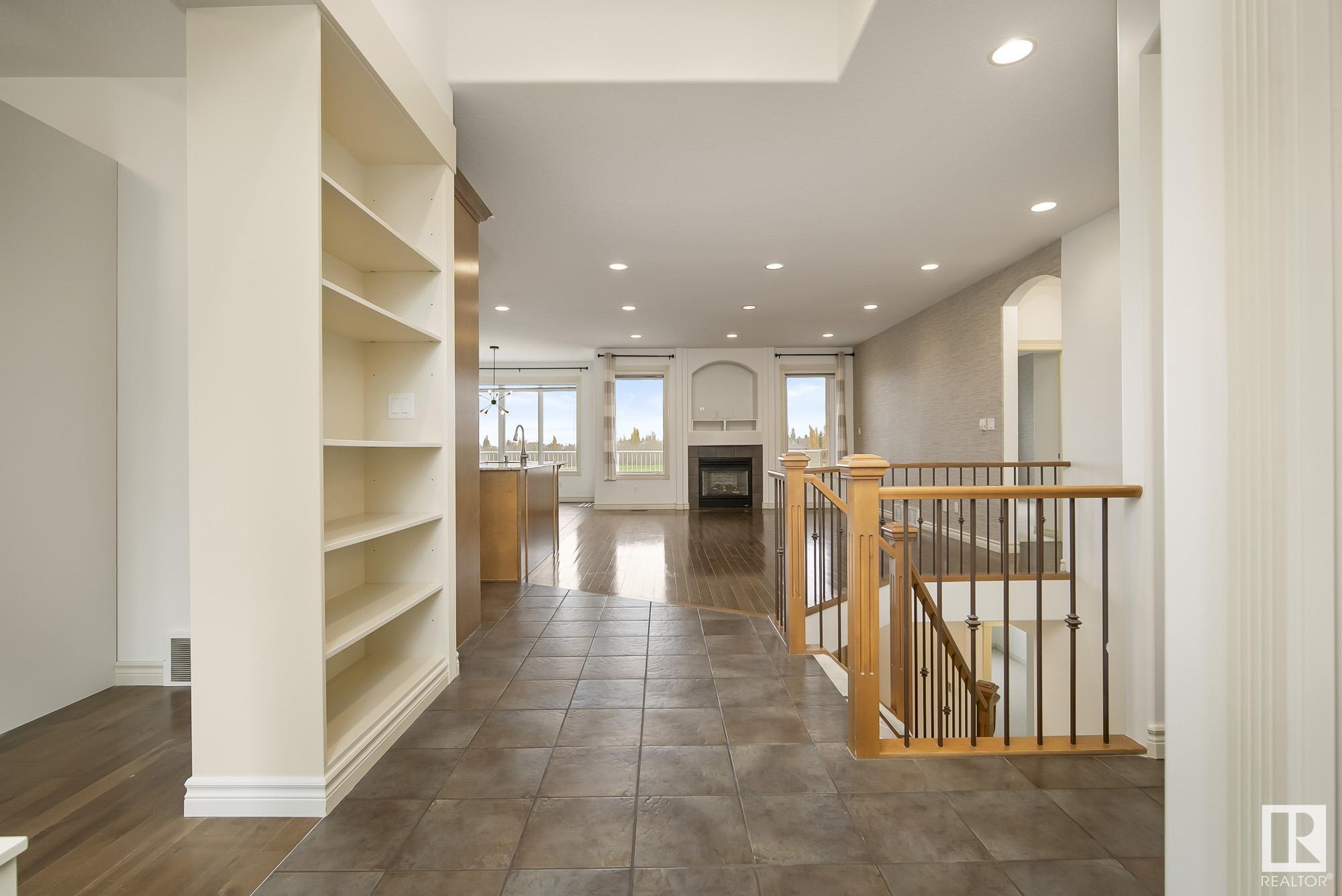 54 KINGSDALE Crescent