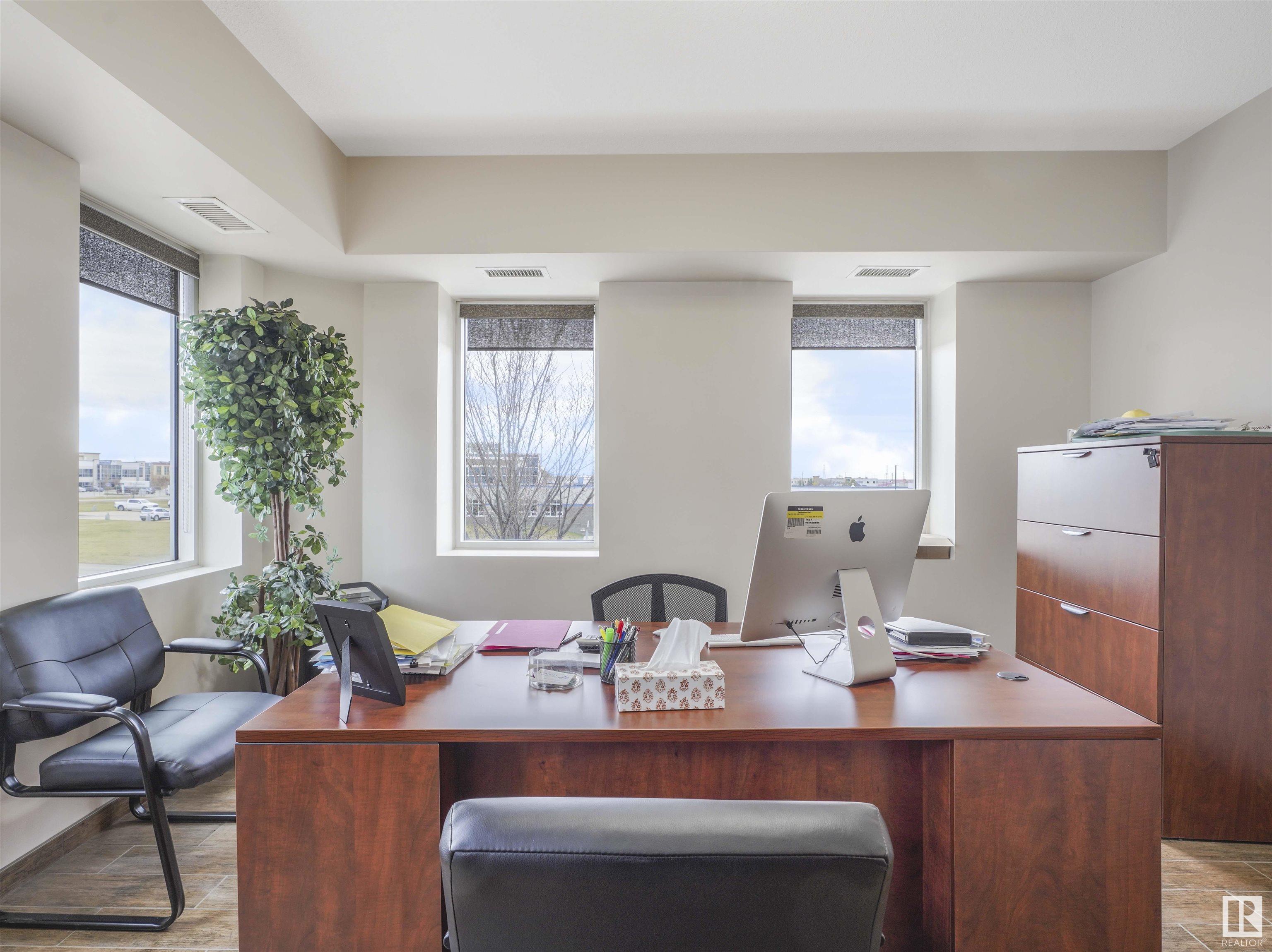 280 PORTAGE Close