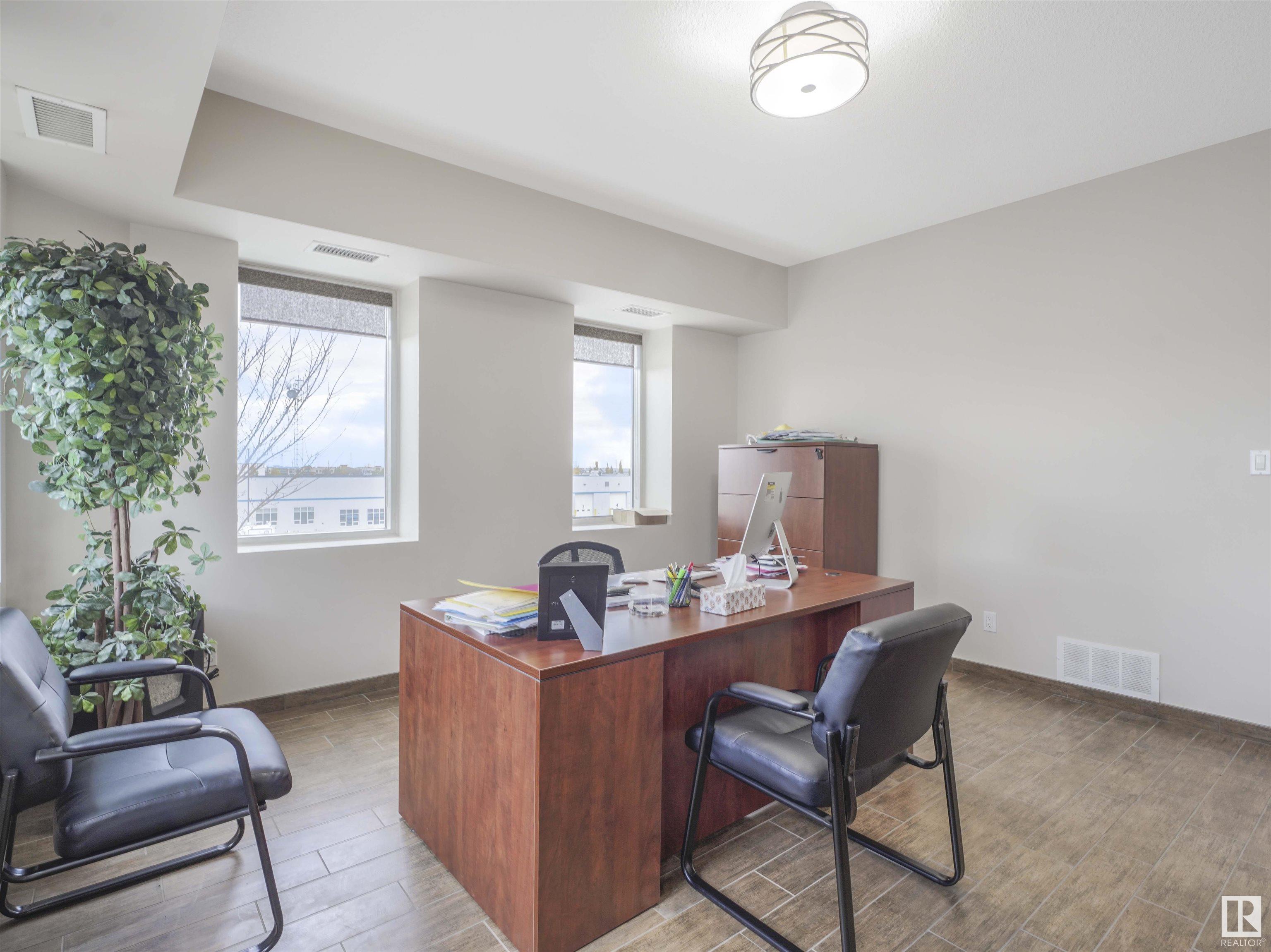 280 PORTAGE Close