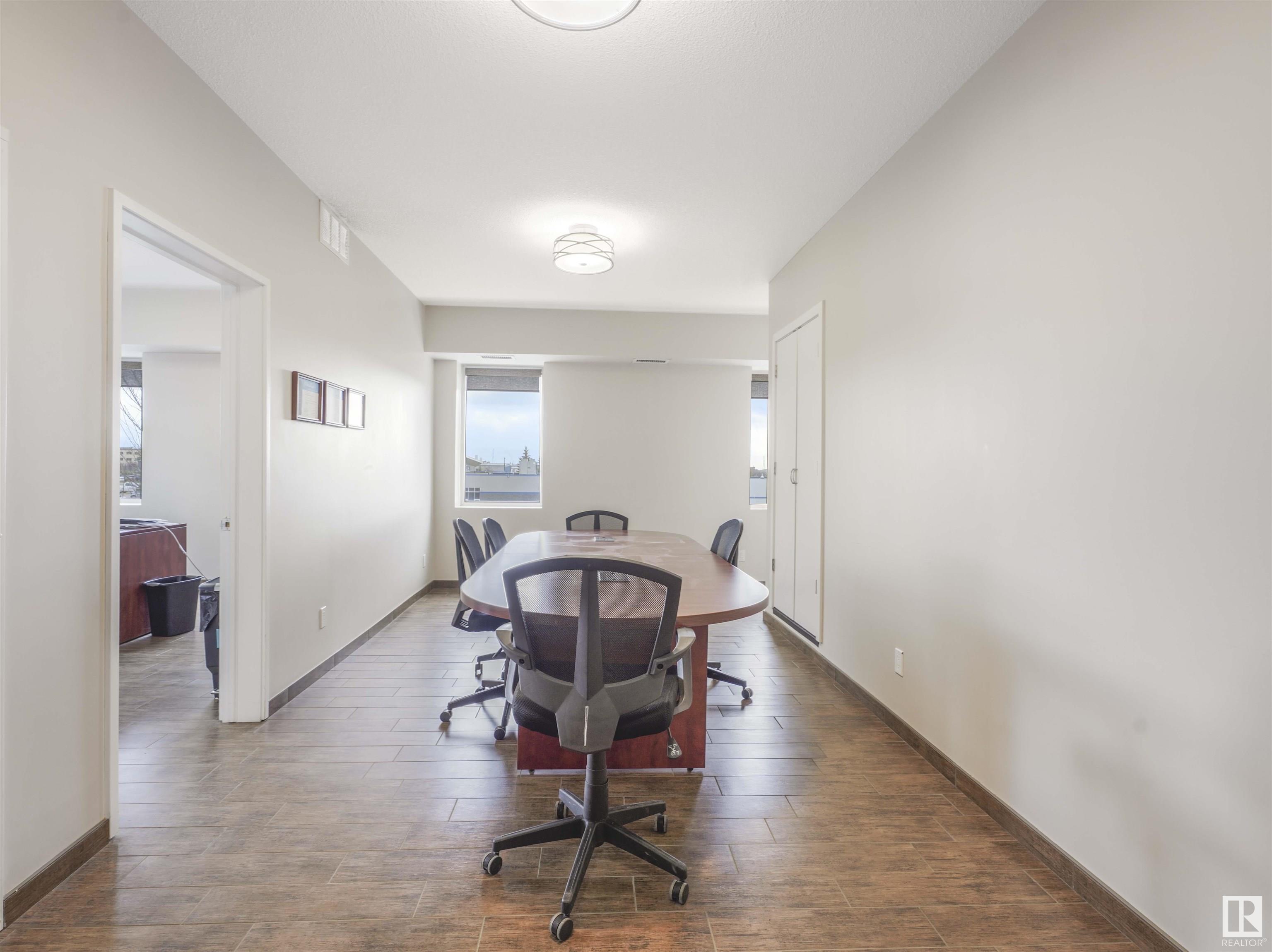 280 PORTAGE Close