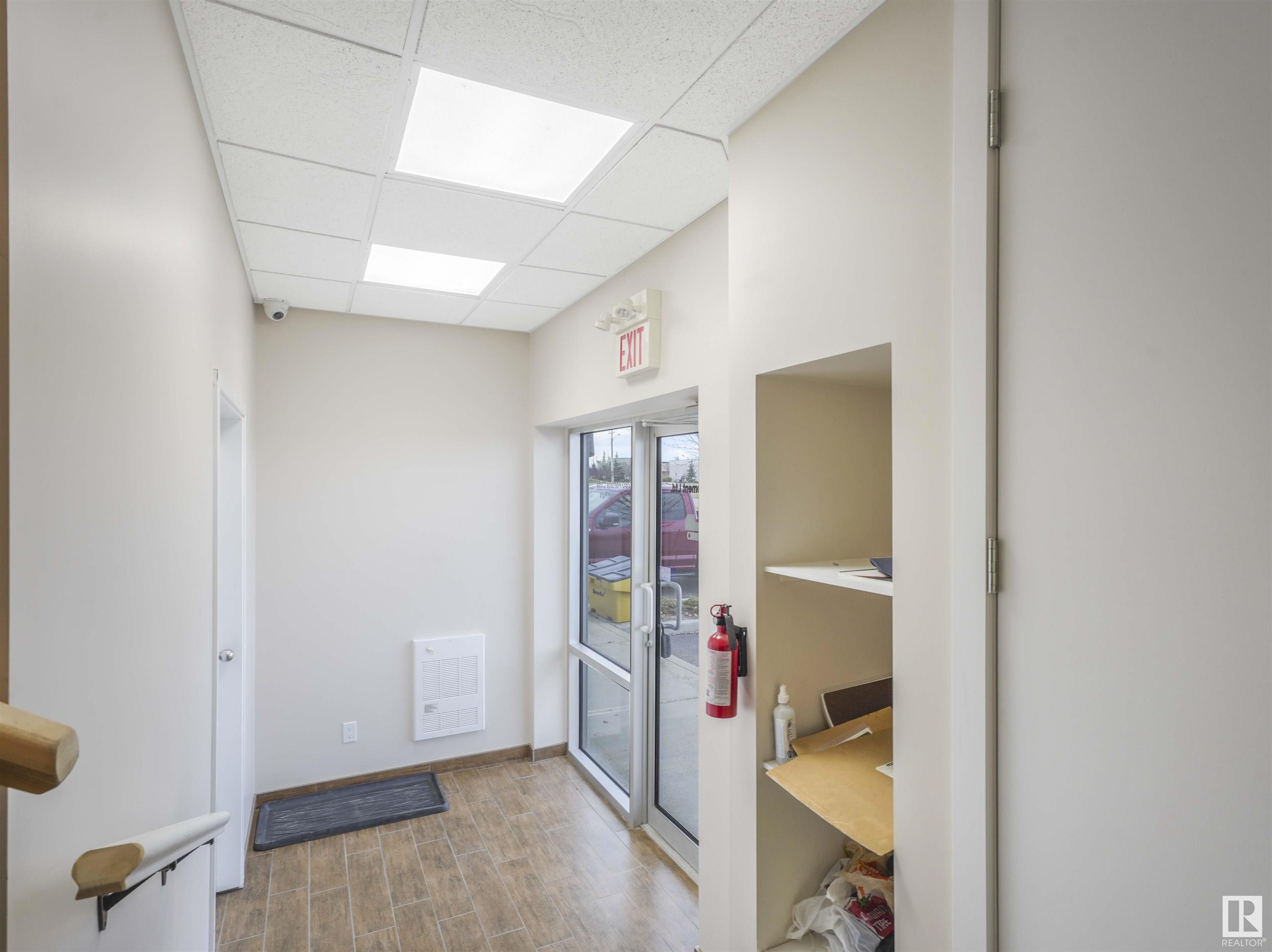 280 PORTAGE Close