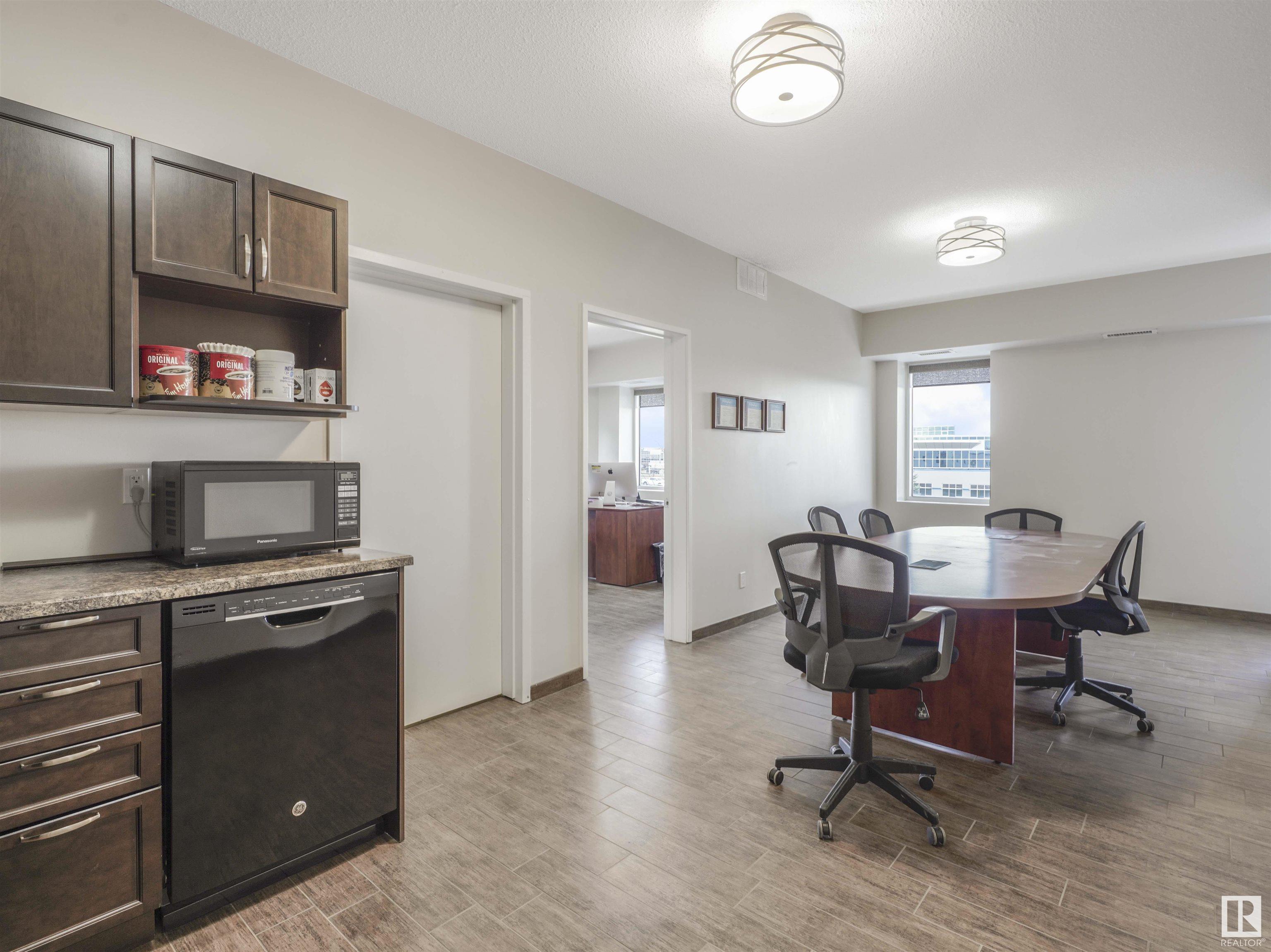 280 PORTAGE Close