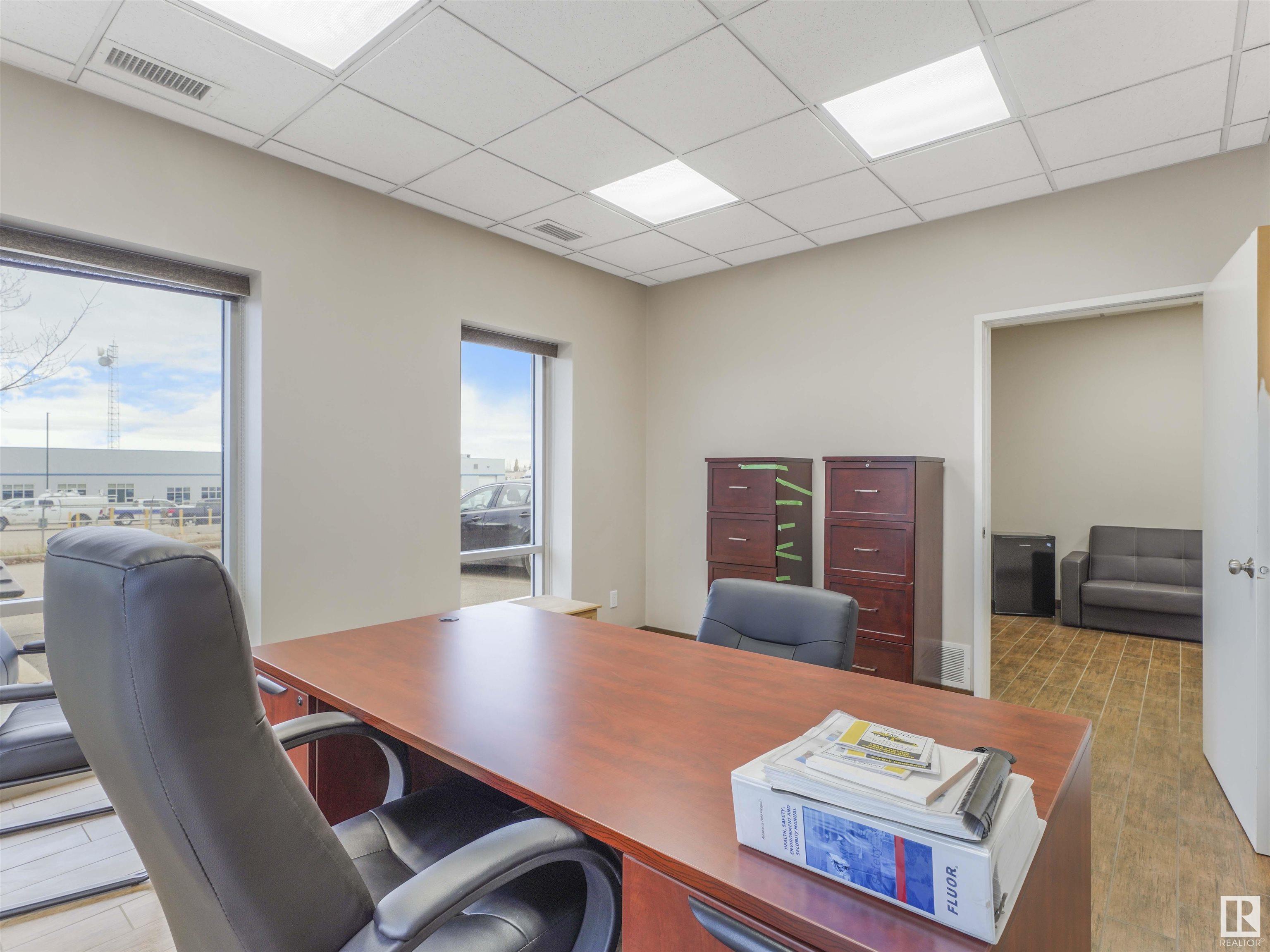 280 PORTAGE Close