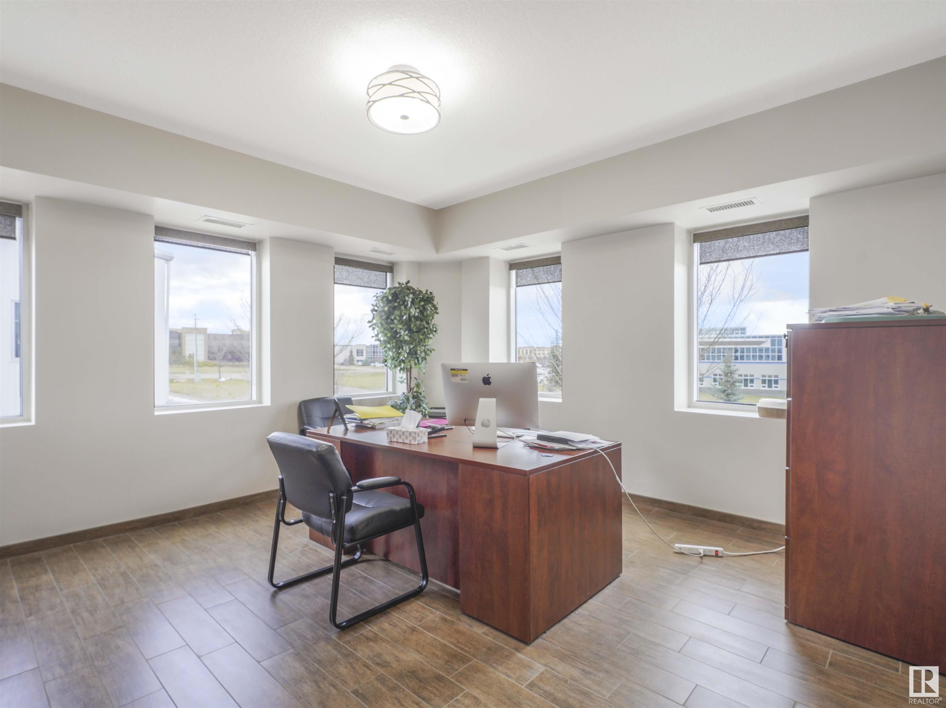 280 PORTAGE Close