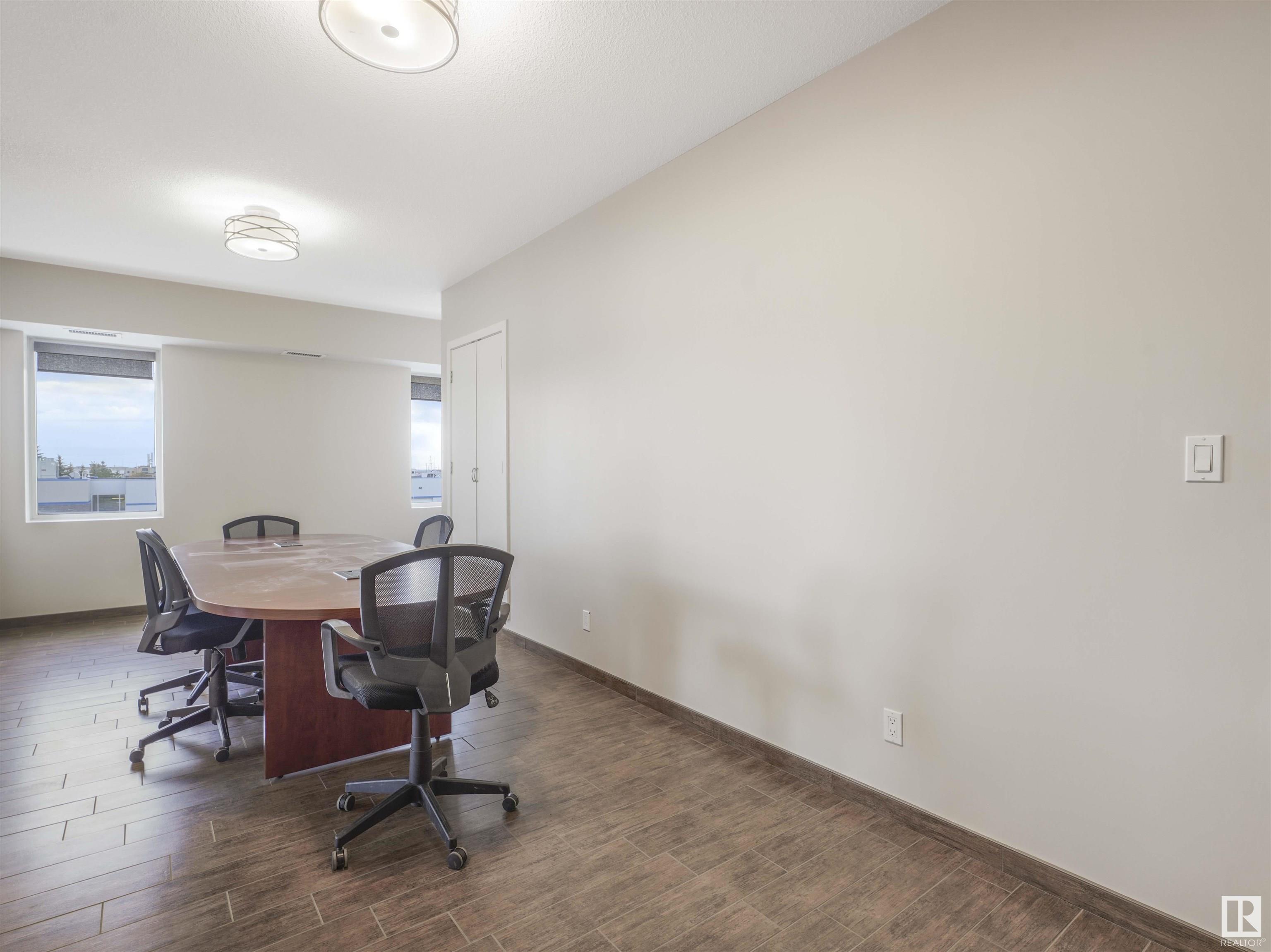 280 PORTAGE Close