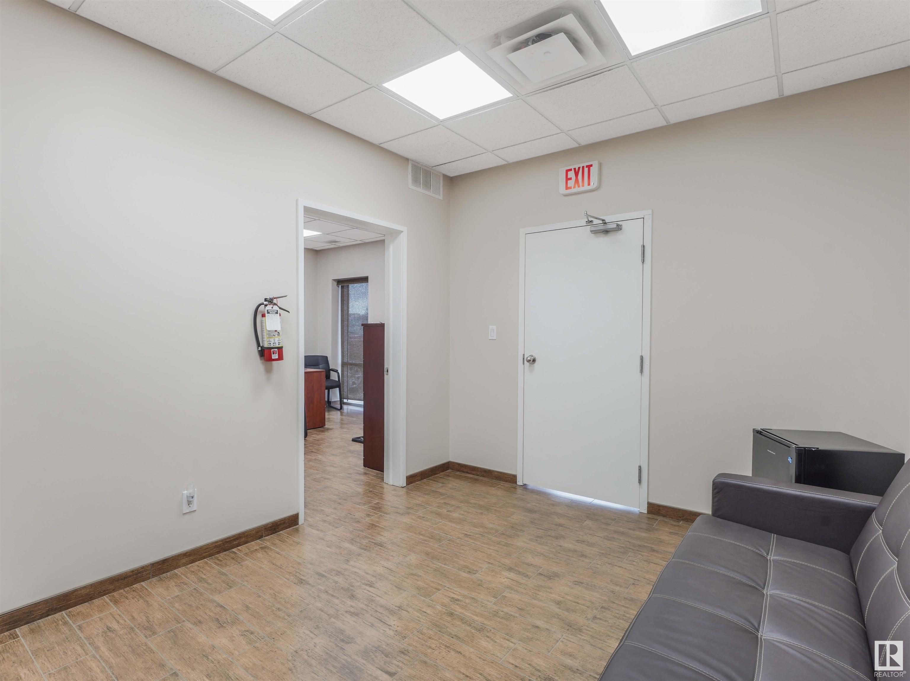 280 PORTAGE Close