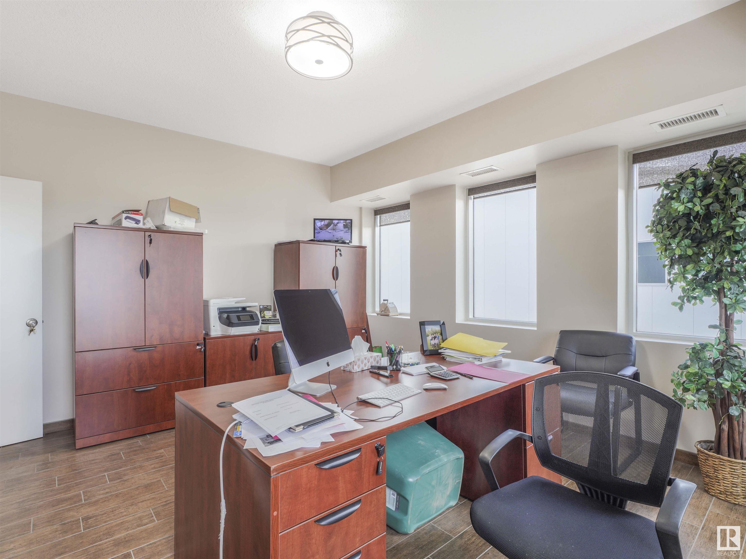 280 PORTAGE Close