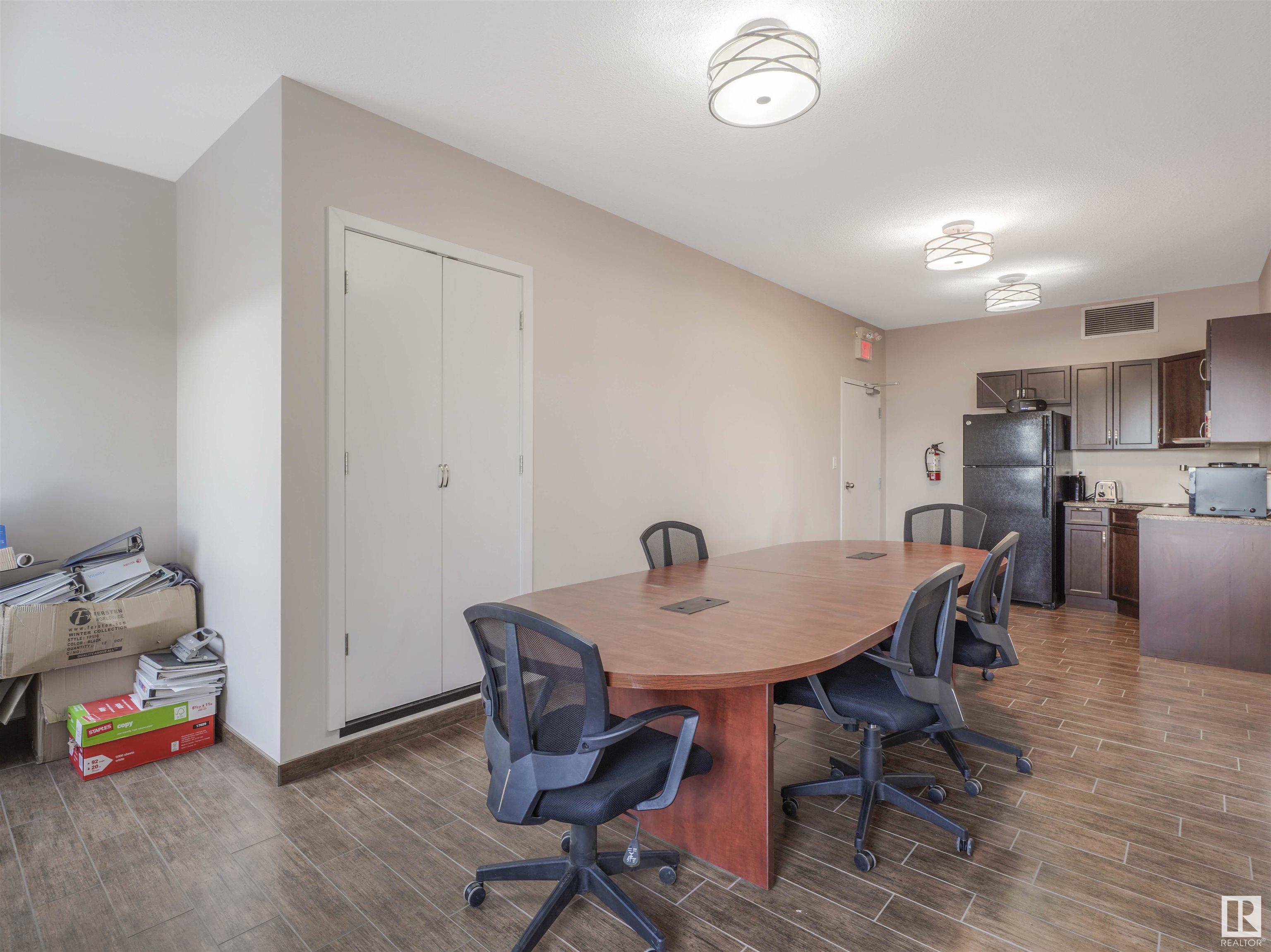 280 PORTAGE Close