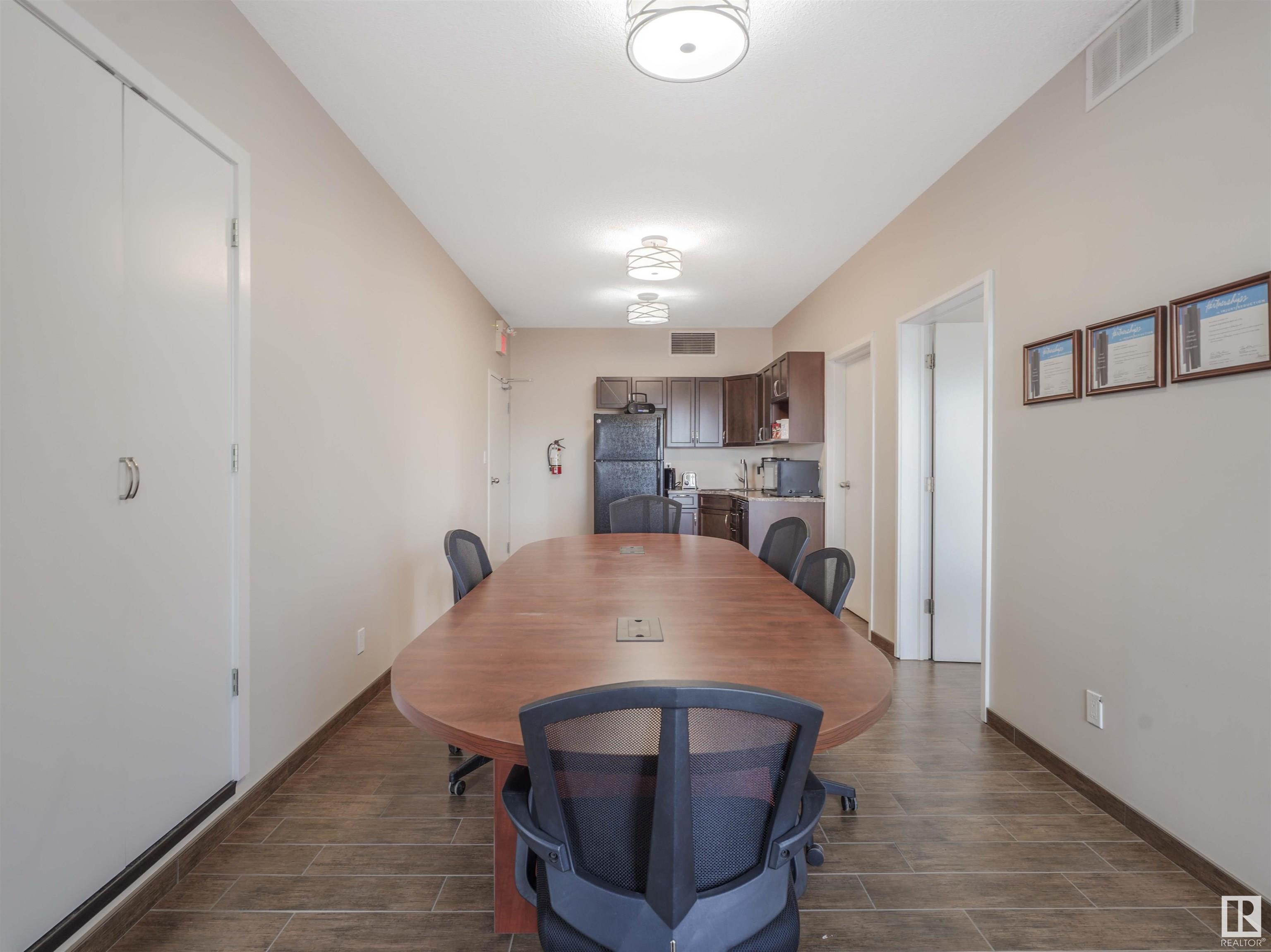 280 PORTAGE Close