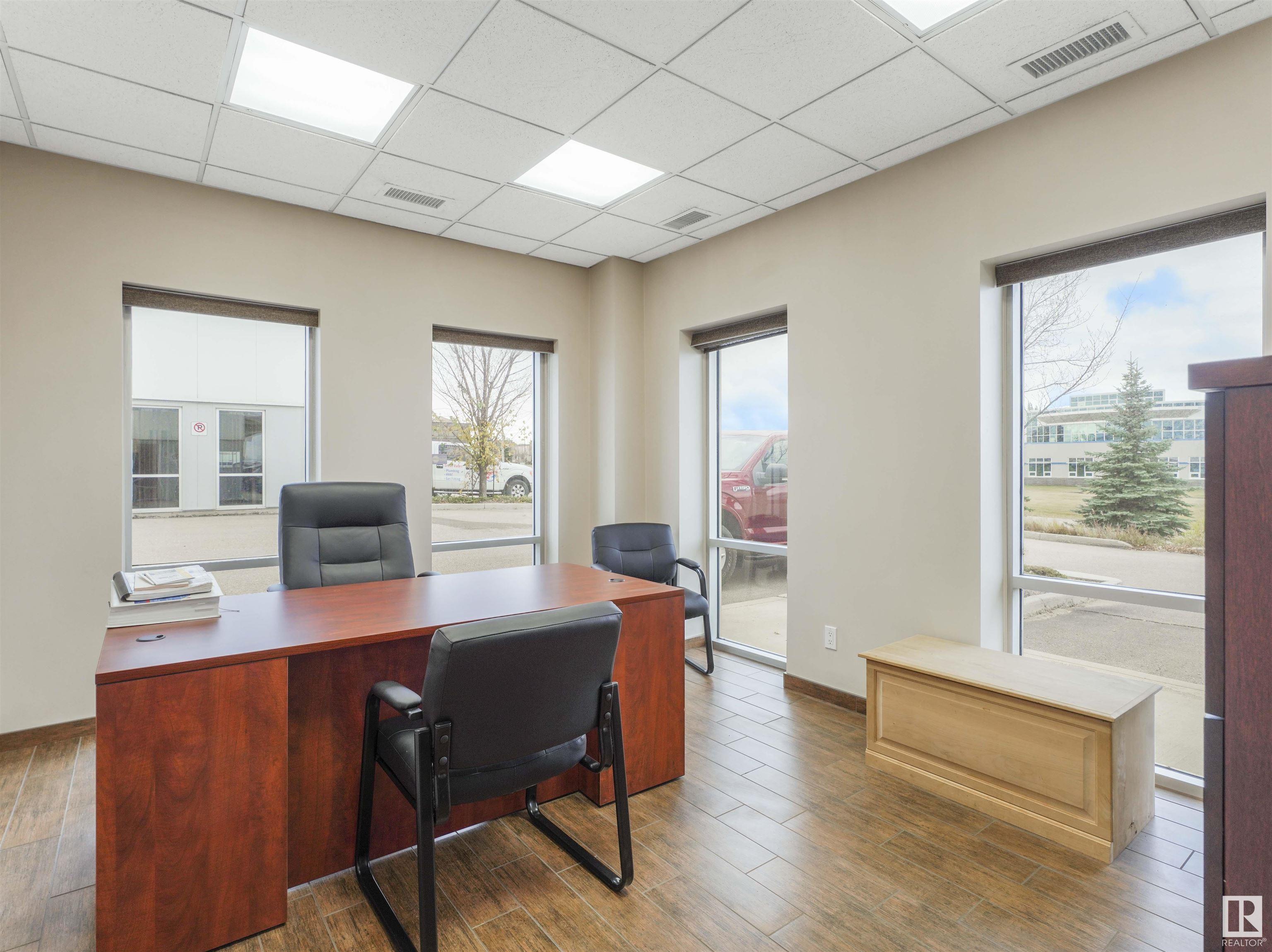 280 PORTAGE Close