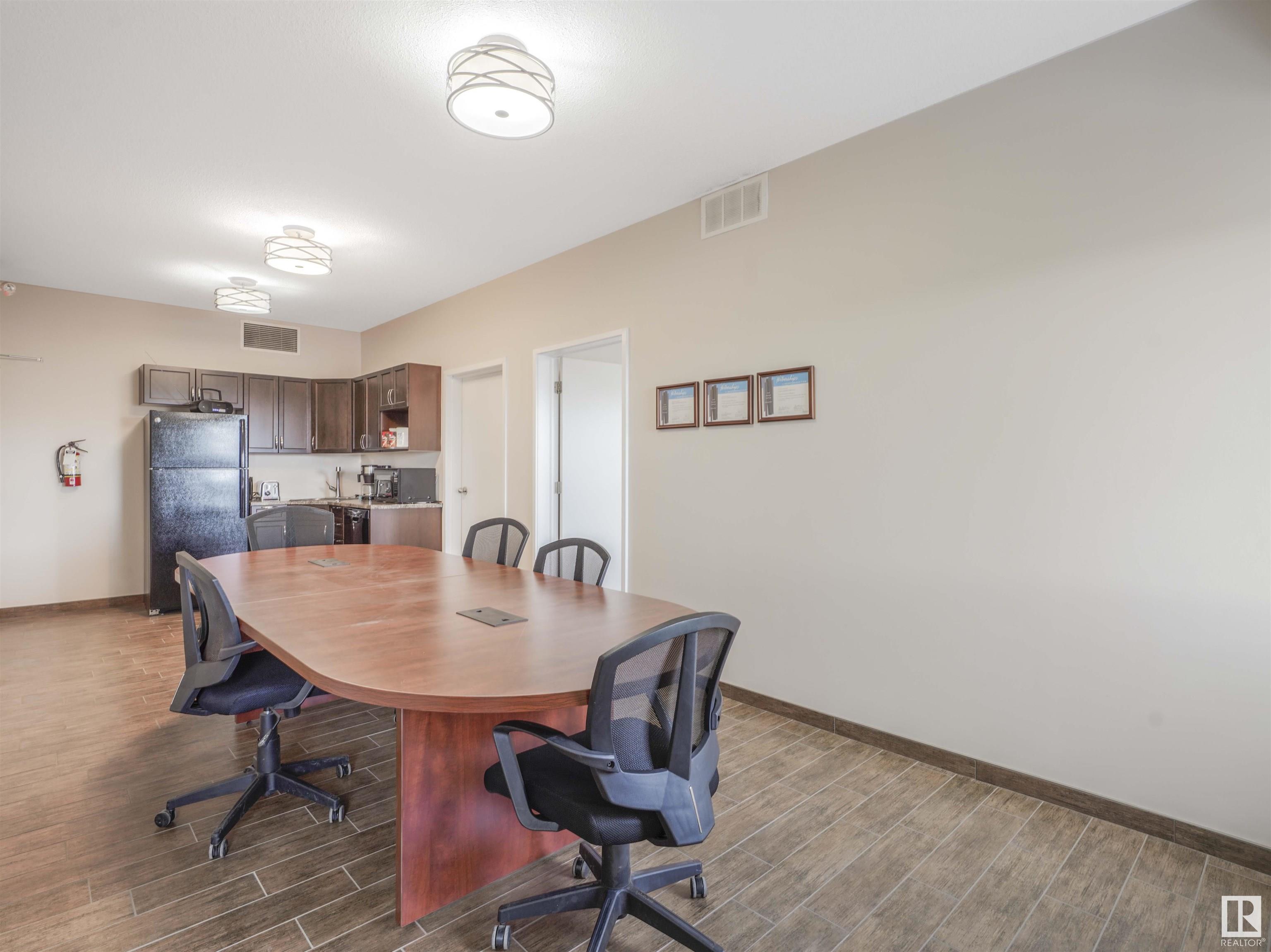 280 PORTAGE Close