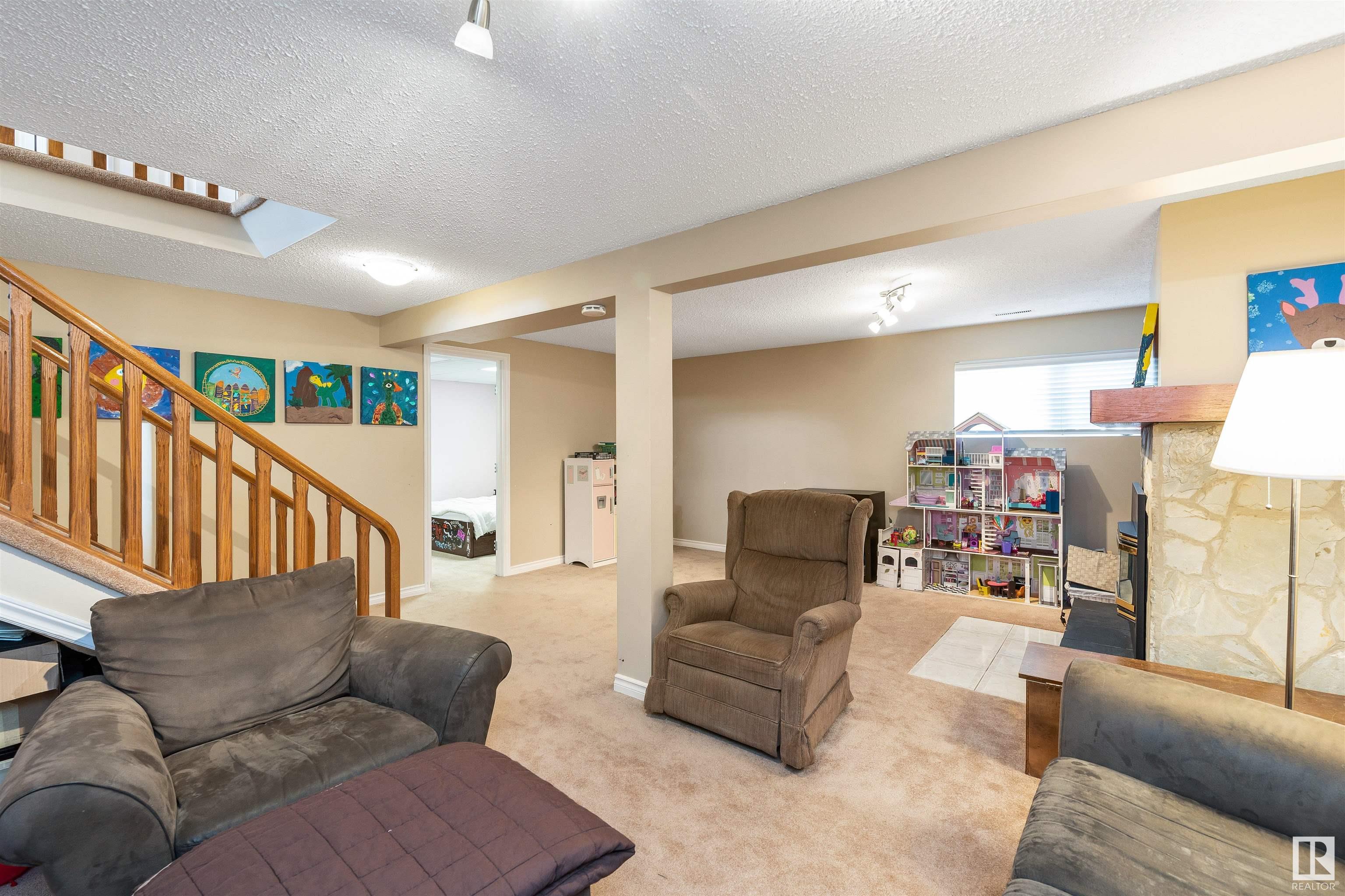 47 ACORN Crescent