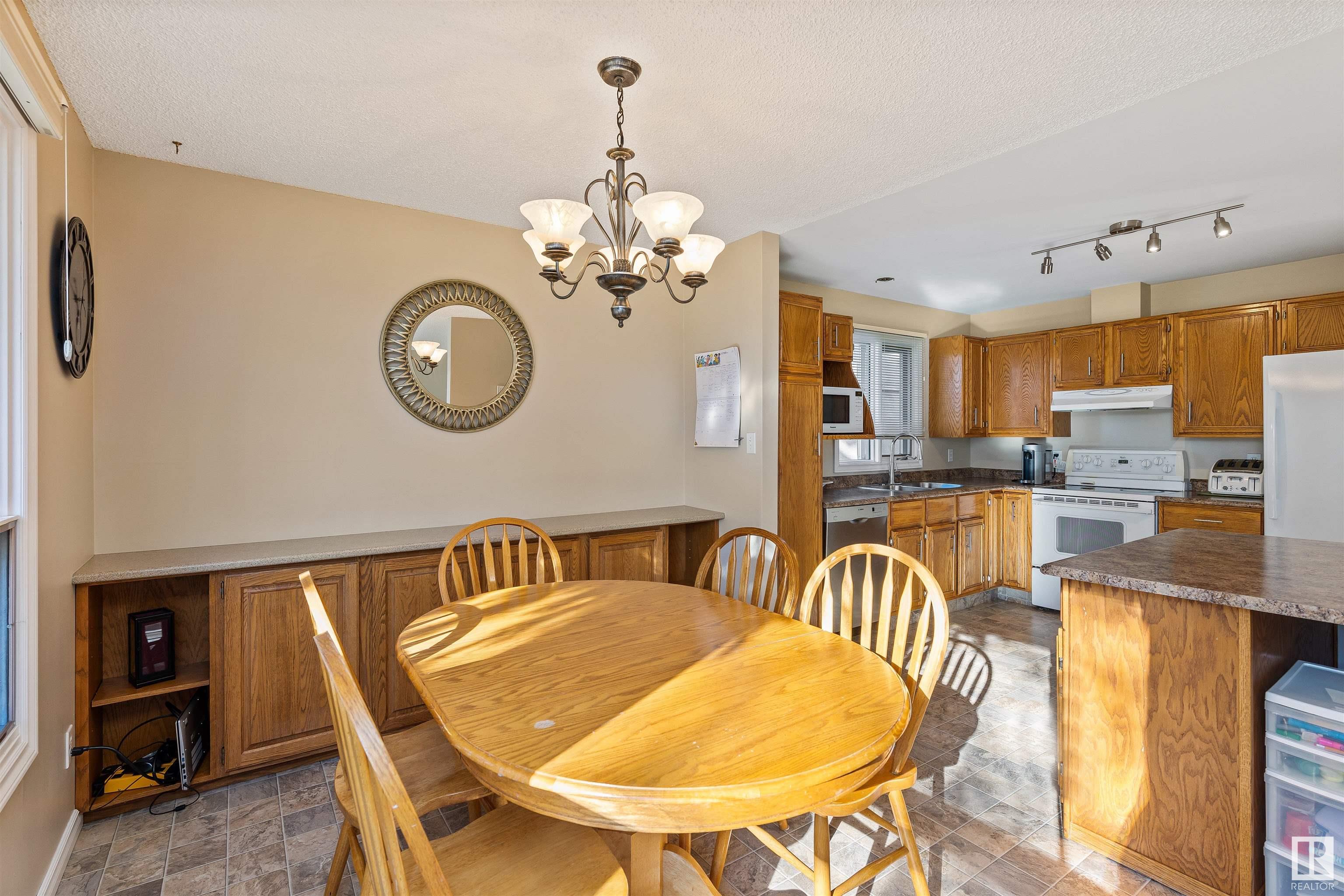47 ACORN Crescent