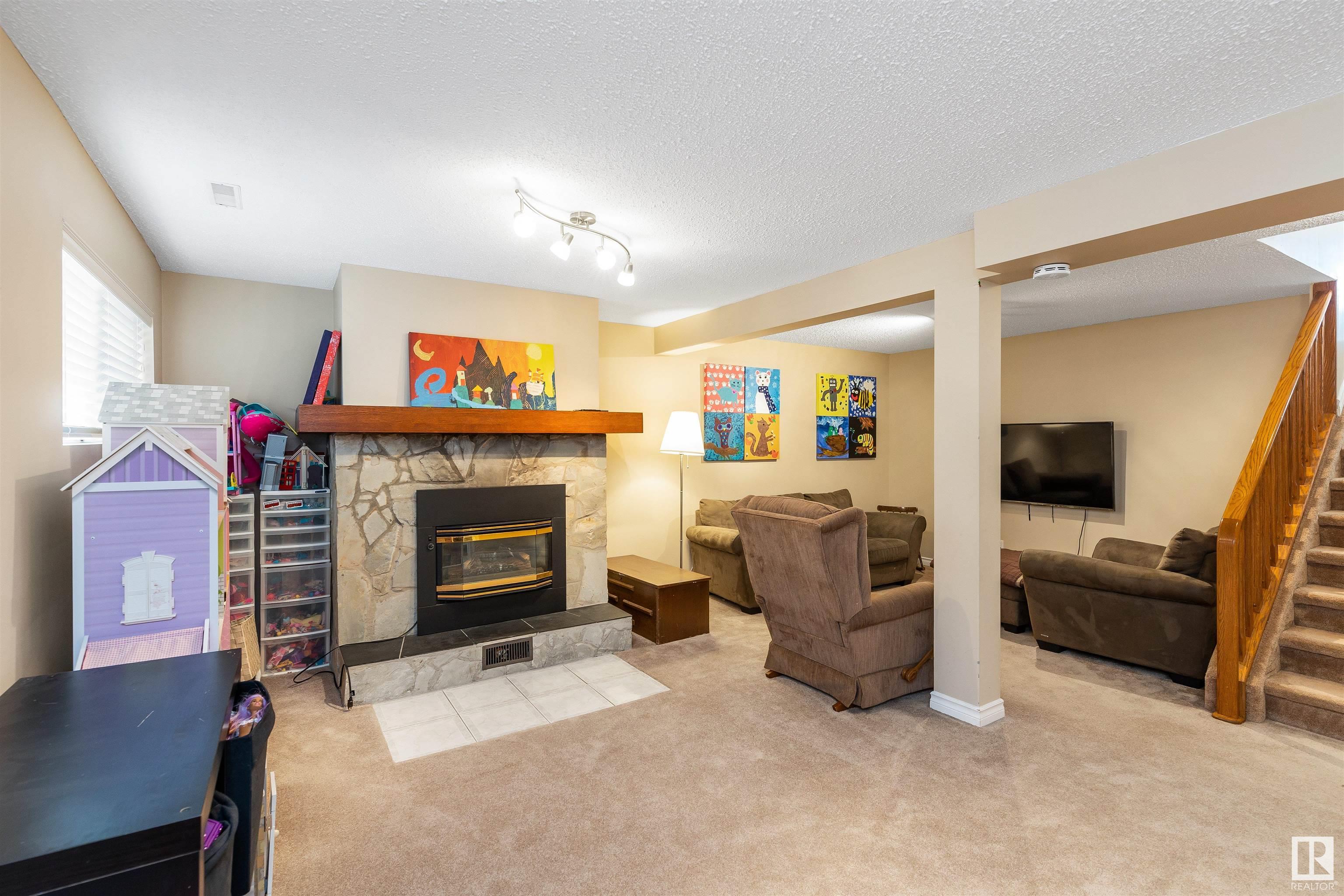 47 ACORN Crescent