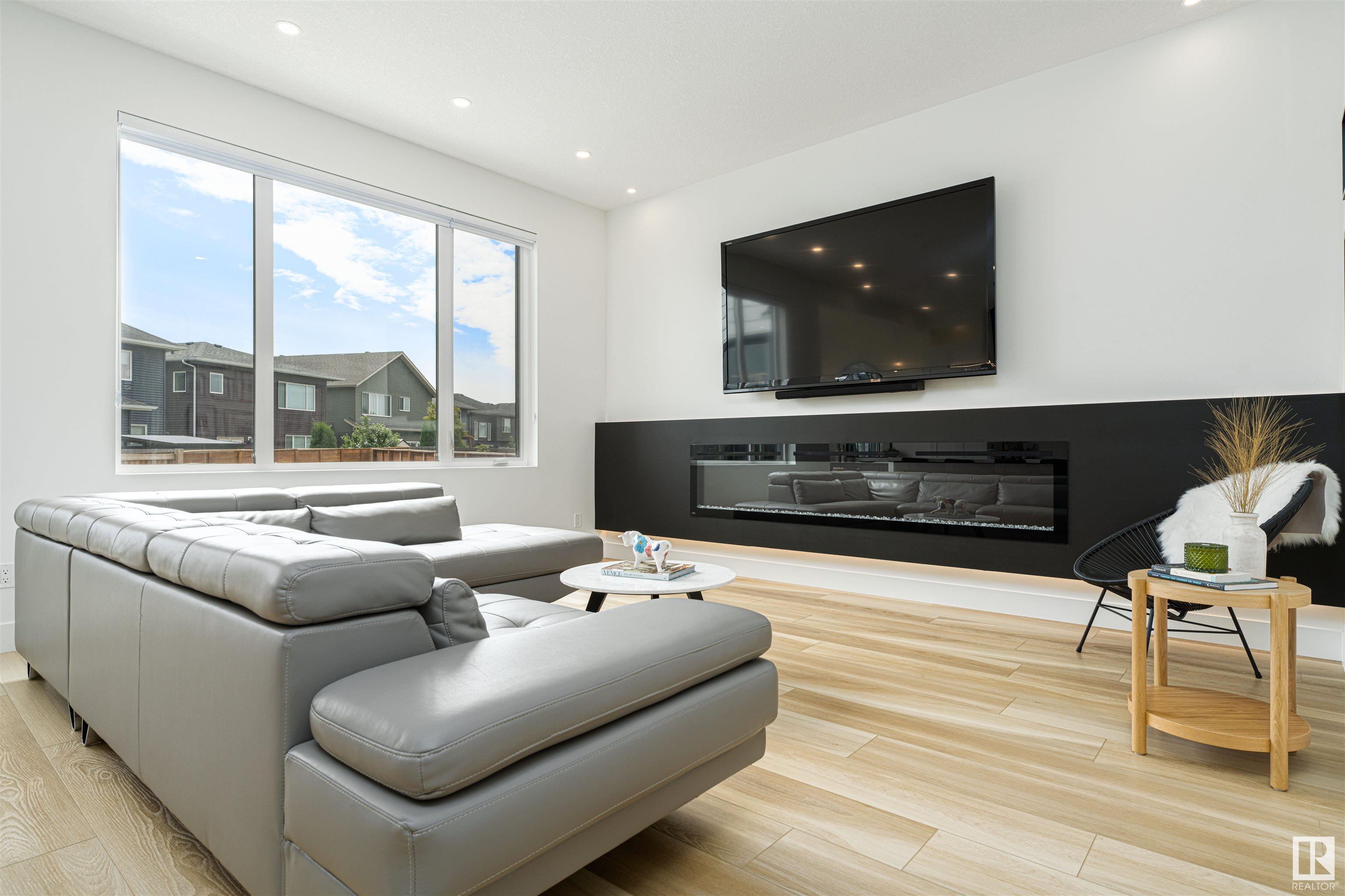 30 ROBERGE Close