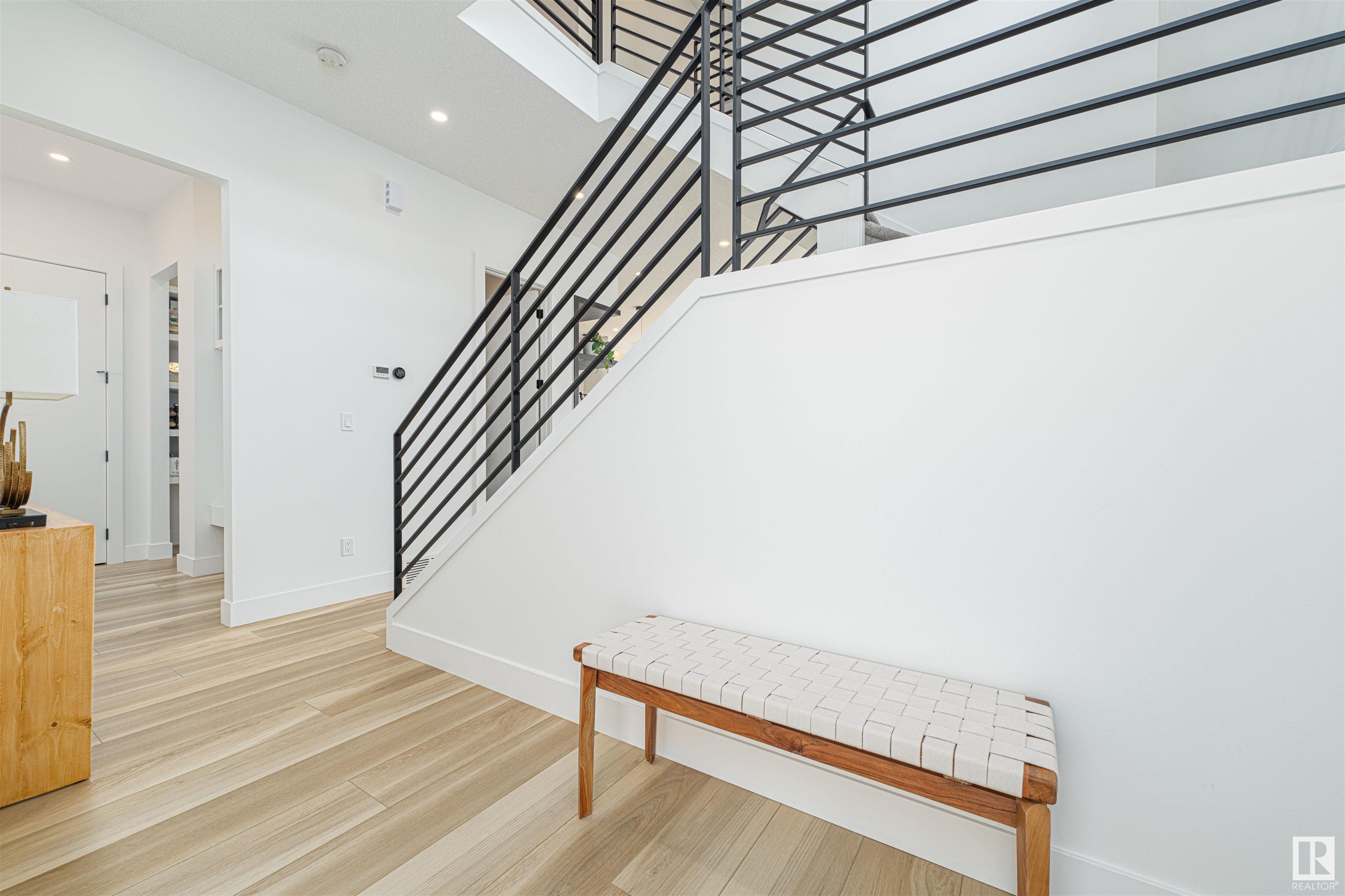 30 ROBERGE Close