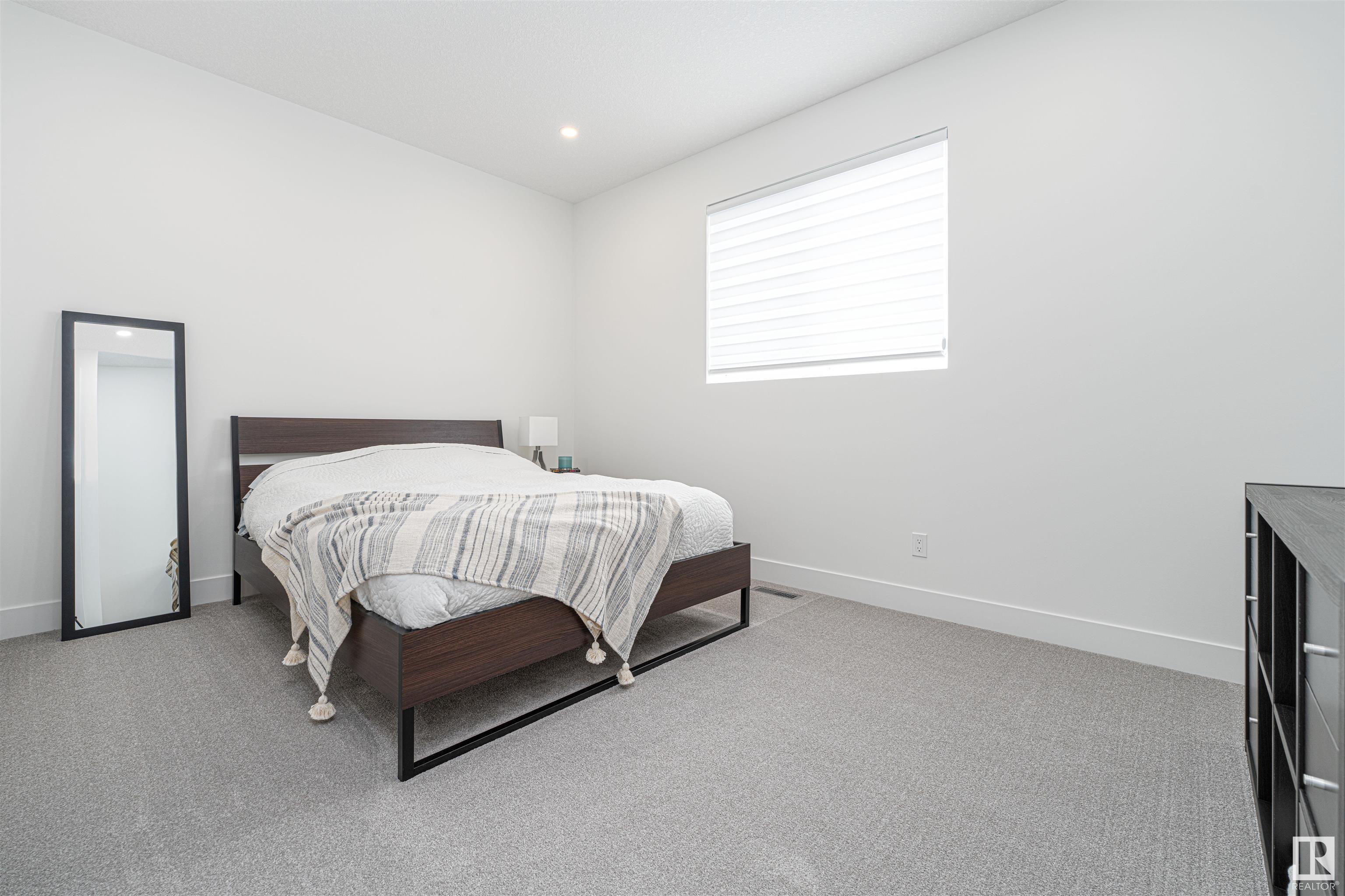 30 ROBERGE Close