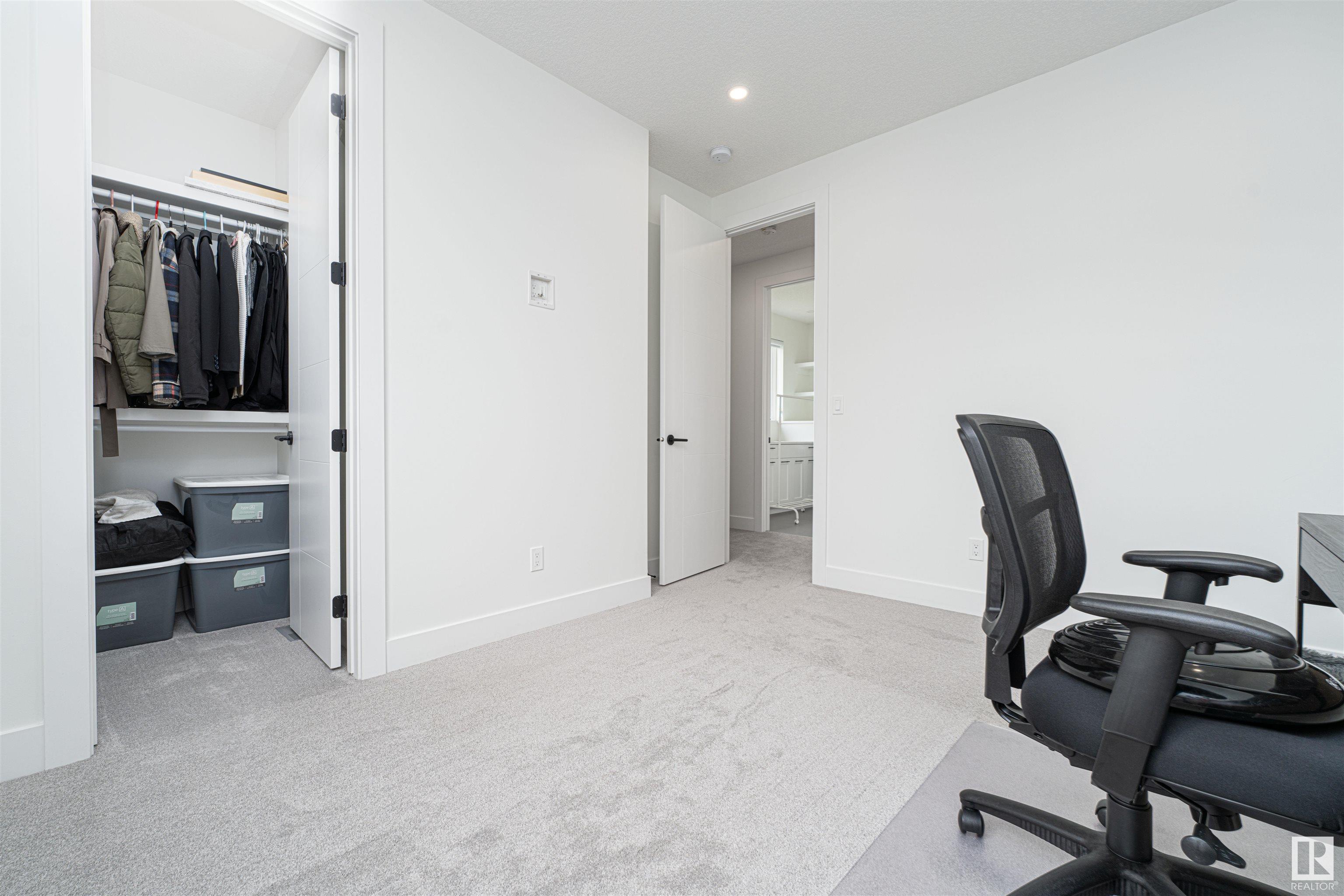30 ROBERGE Close