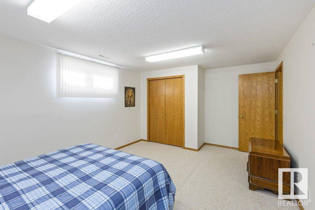2 HOWARD Crescent