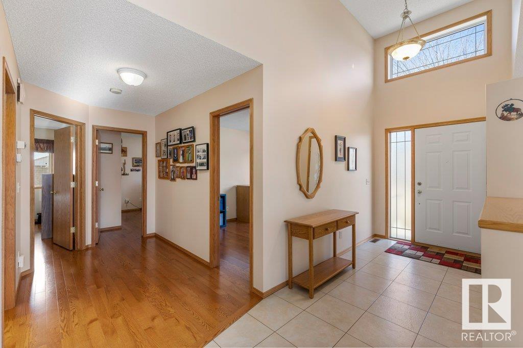 2 HOWARD Crescent