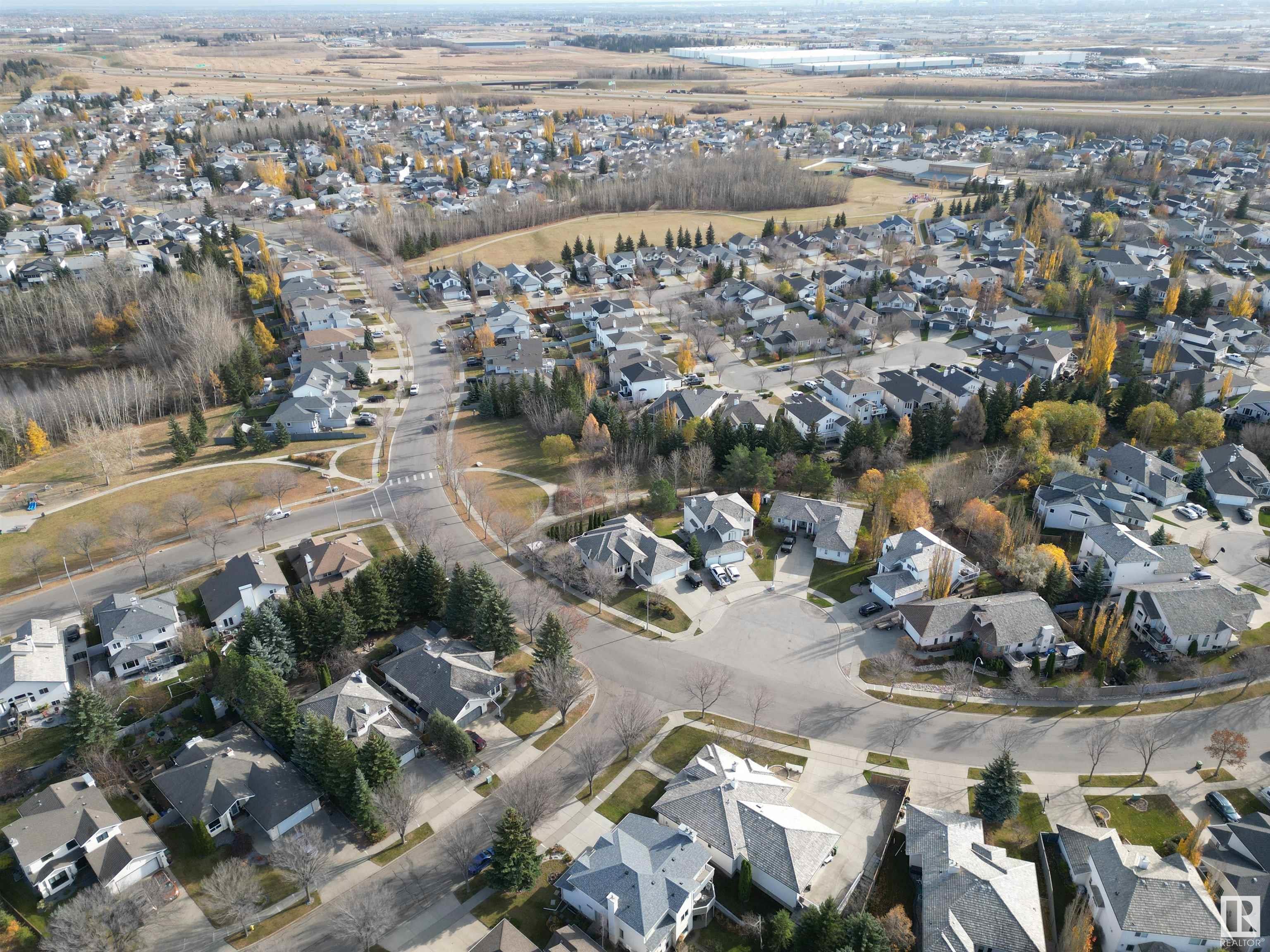 2 HOWARD Crescent