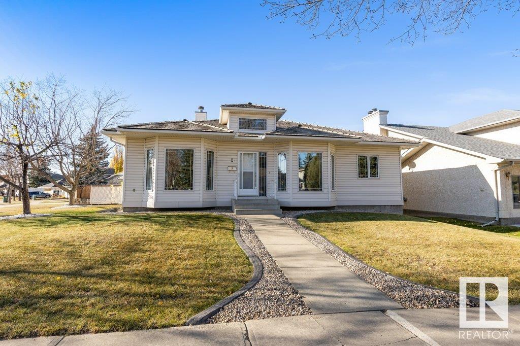 2 HOWARD Crescent