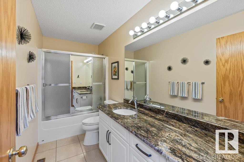 2 HOWARD Crescent