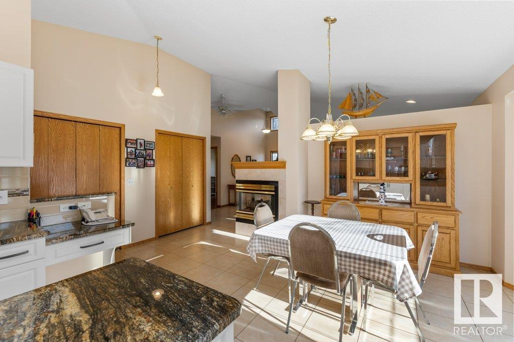 2 HOWARD Crescent