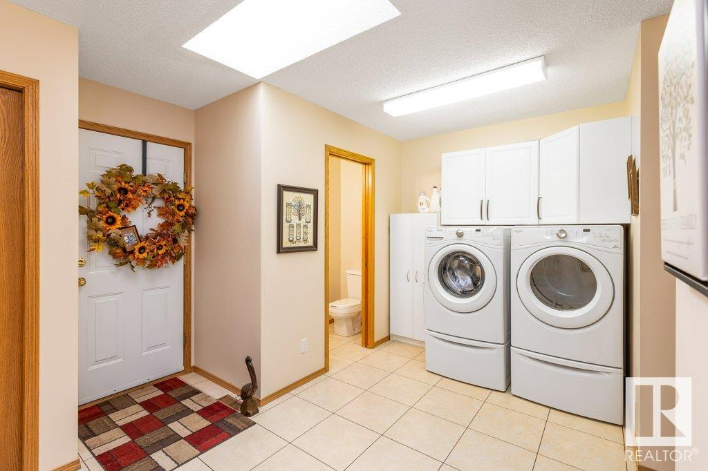 2 HOWARD Crescent