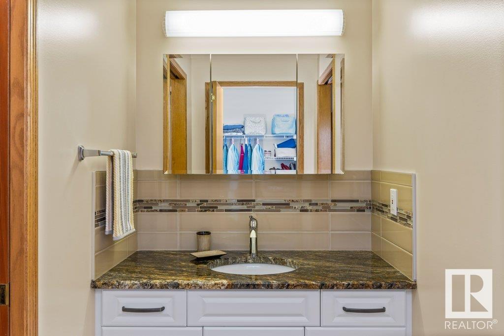 2 HOWARD Crescent