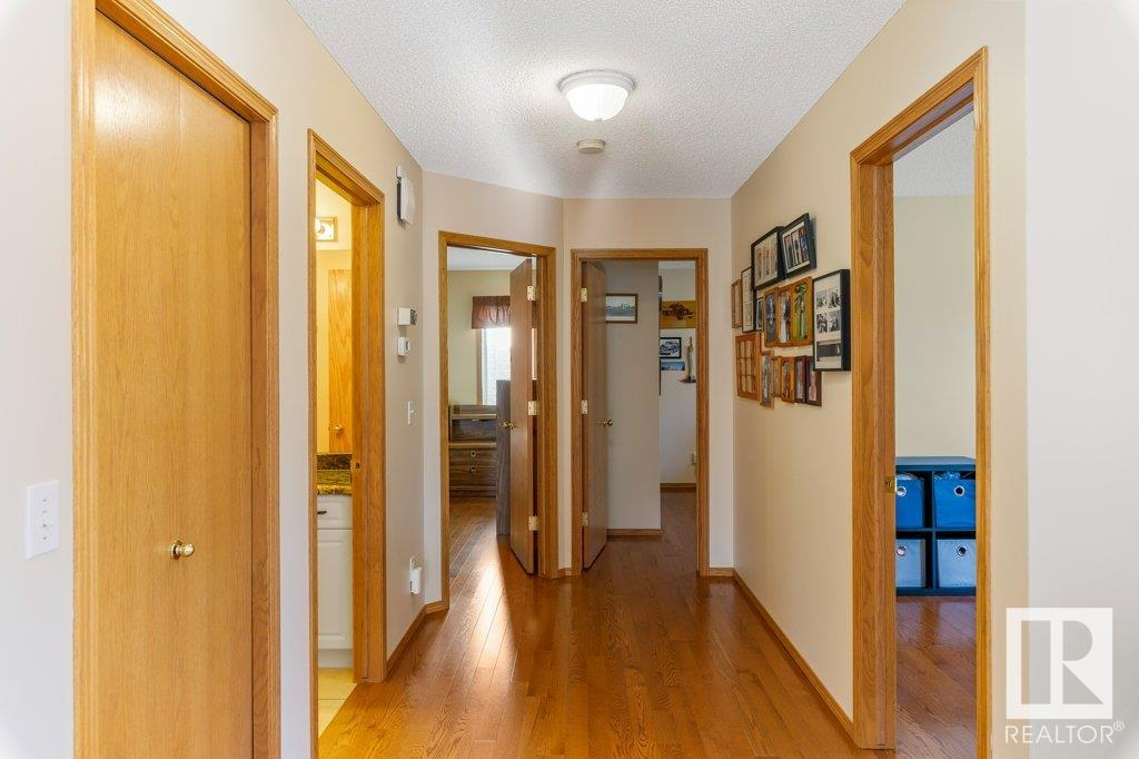 2 HOWARD Crescent