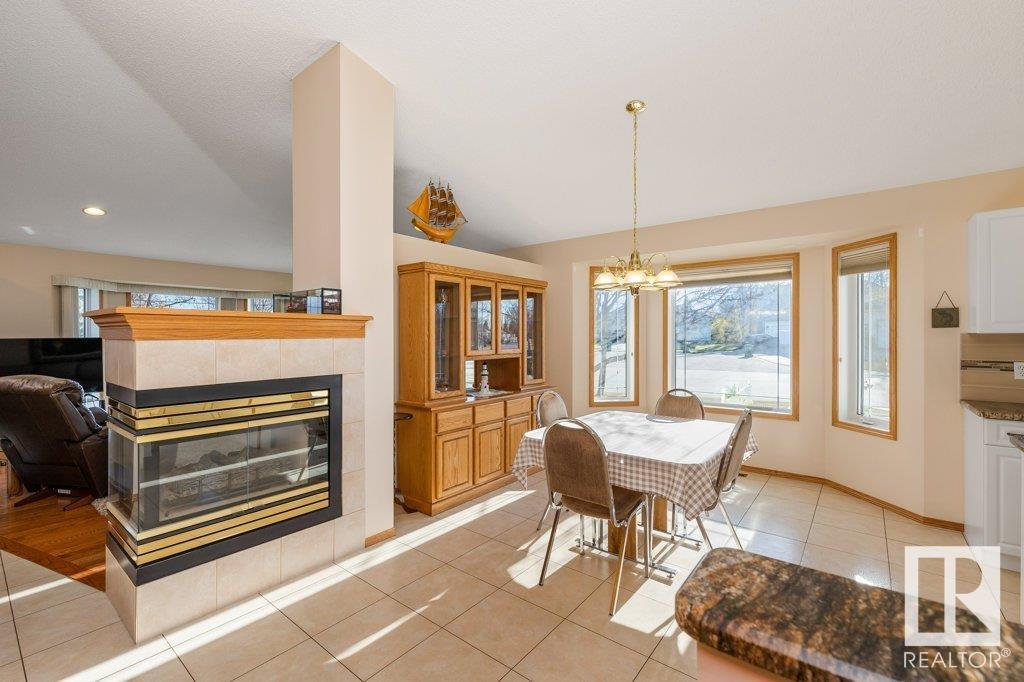 2 HOWARD Crescent