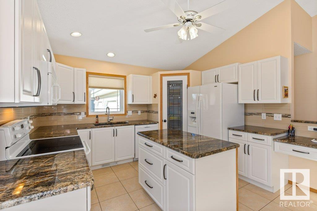 2 HOWARD Crescent