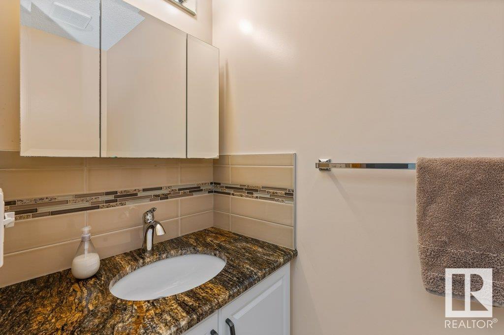 2 HOWARD Crescent