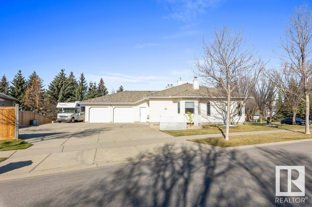 2 HOWARD Crescent
