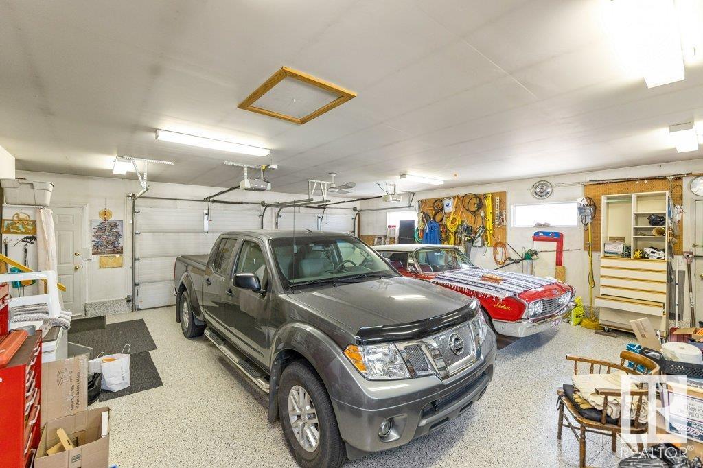 2 HOWARD Crescent