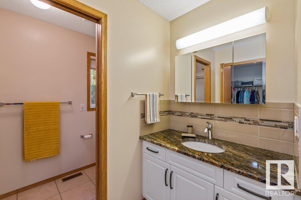 2 HOWARD Crescent