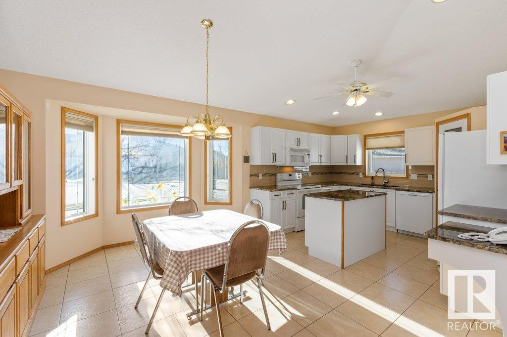 2 HOWARD Crescent