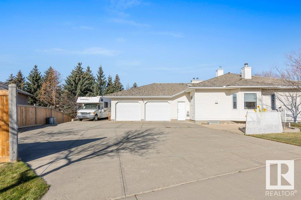 2 HOWARD Crescent