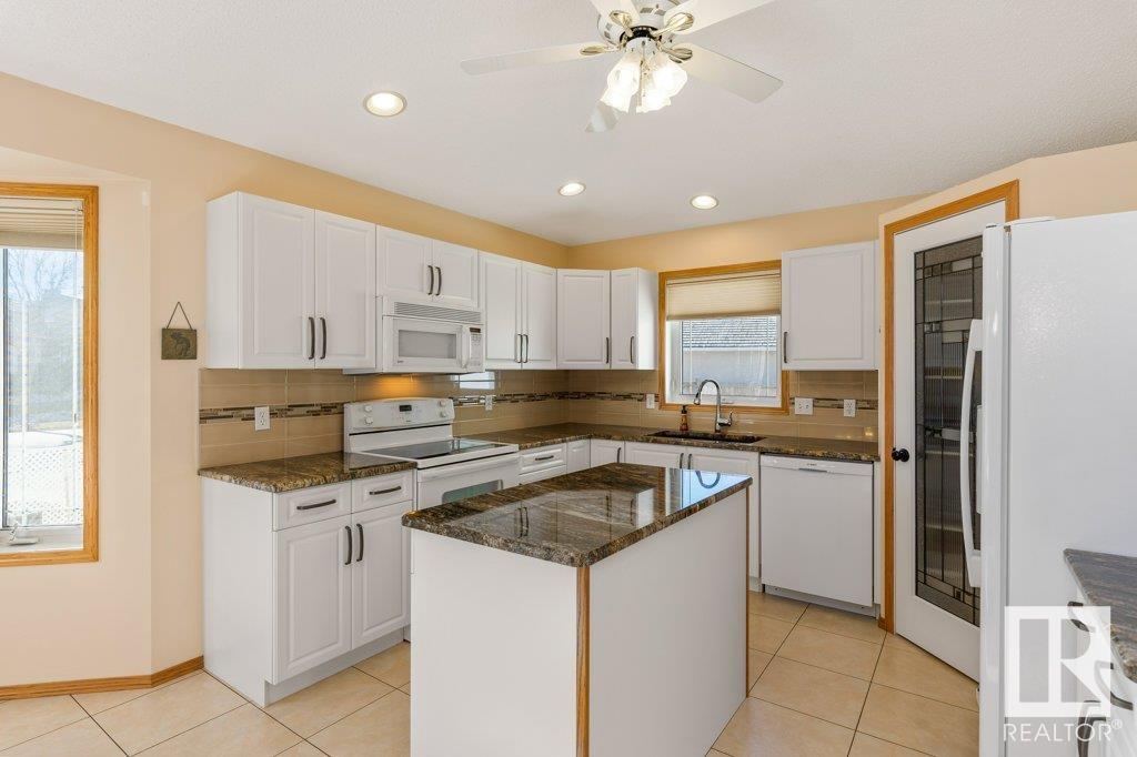 2 HOWARD Crescent