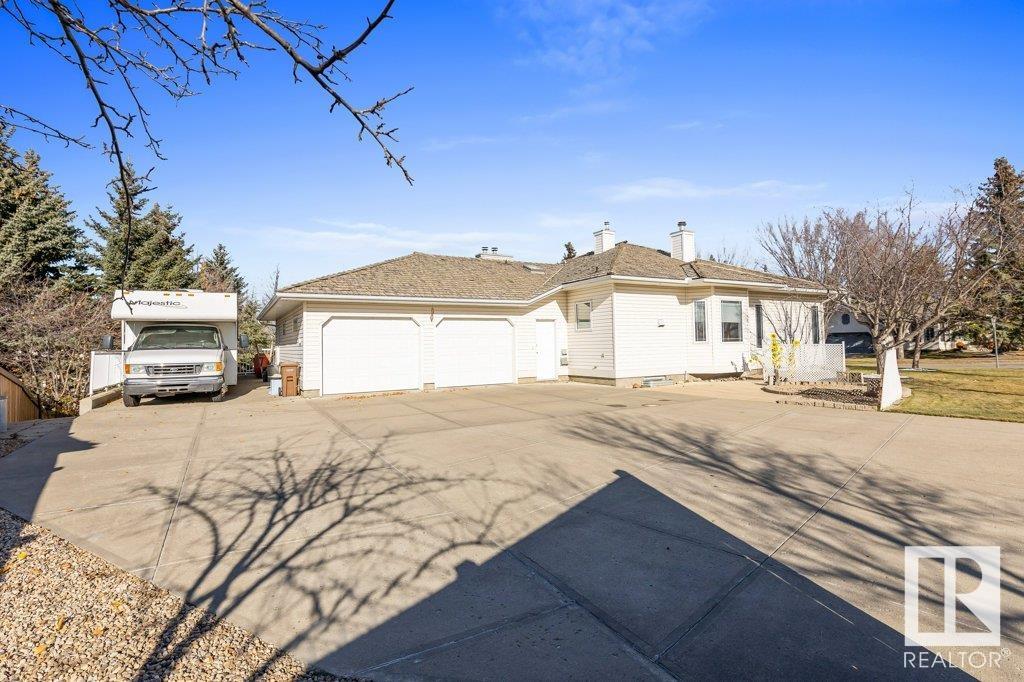 2 HOWARD Crescent