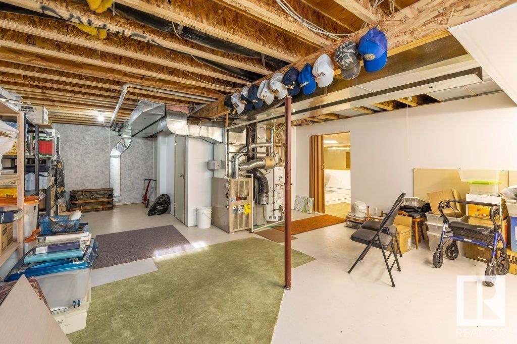 2 HOWARD Crescent