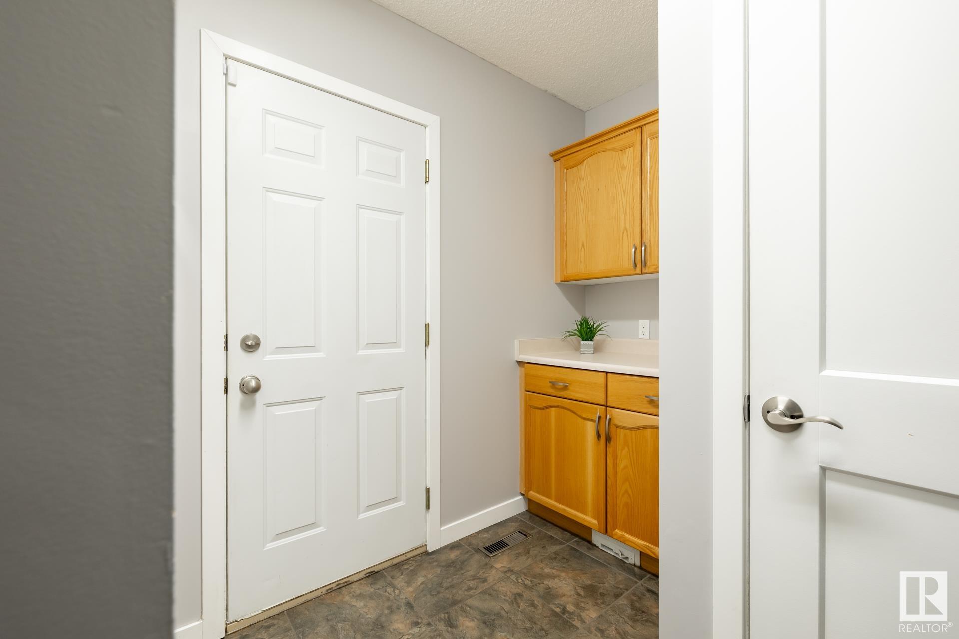 332 MEADOWVIEW Terrace